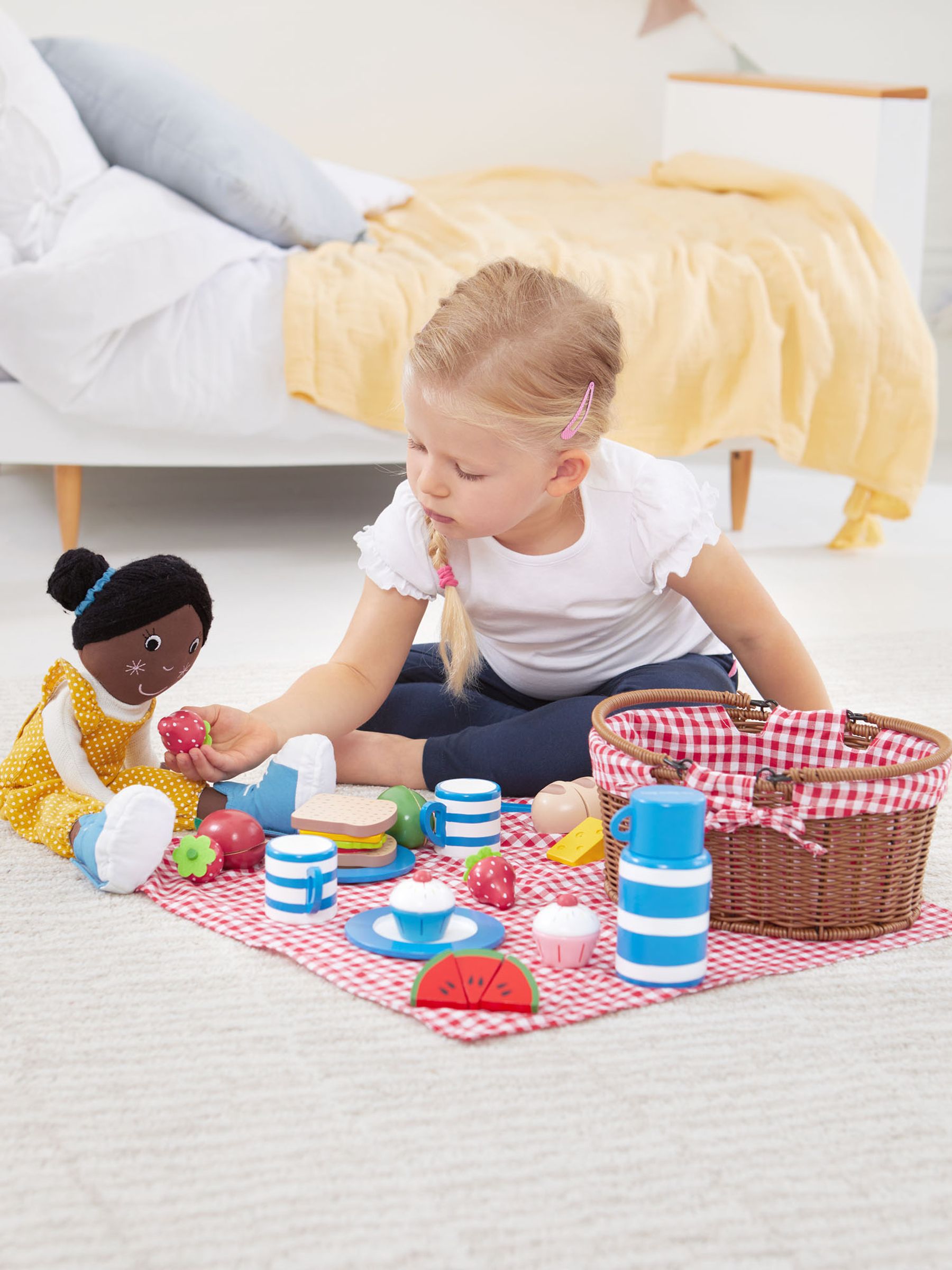 Picnic Basket with Wooden Food - Image 4 of 8