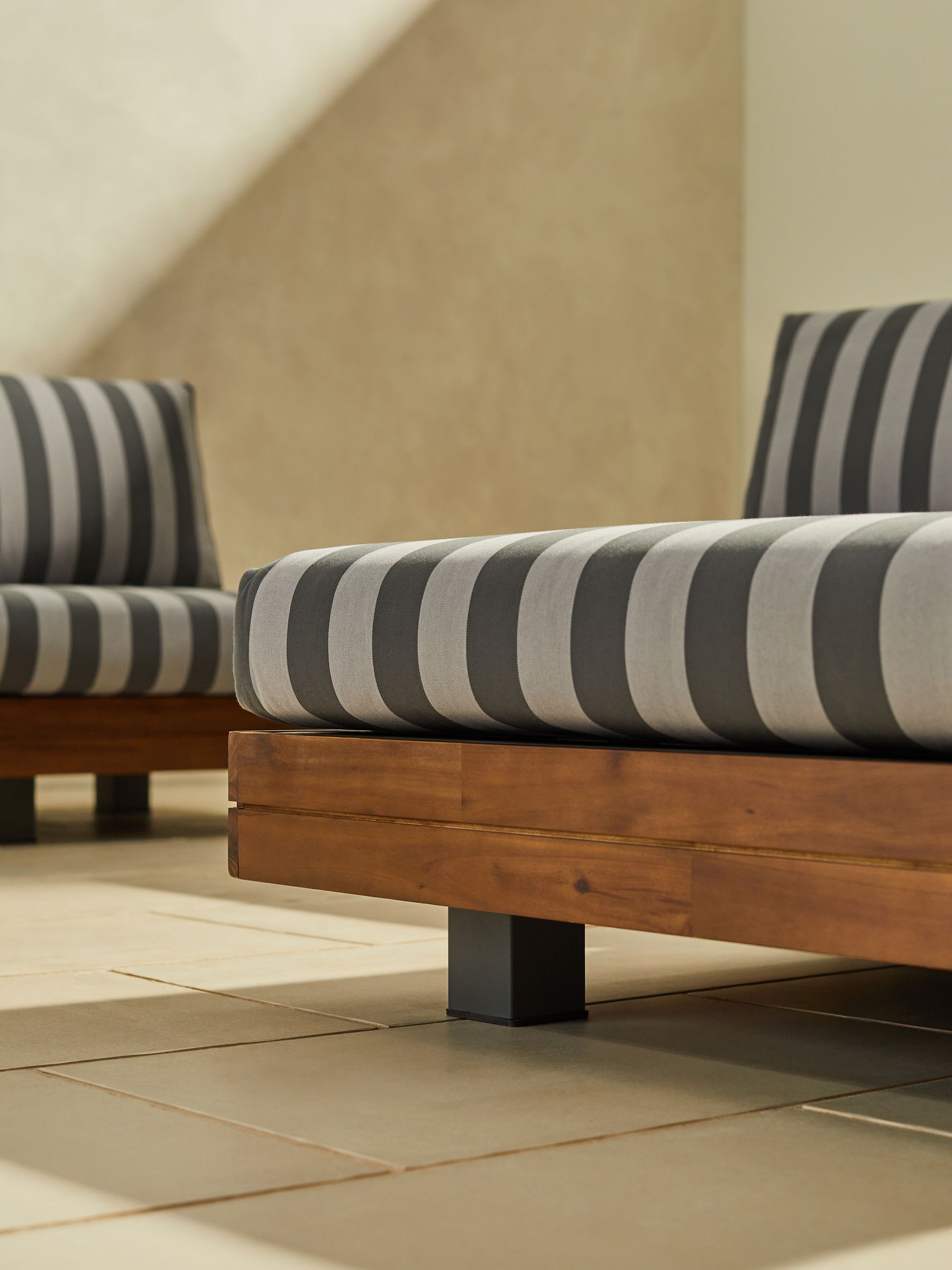 Avarna Garden Corner Lounge Set in Stripe - Image 4 of 9