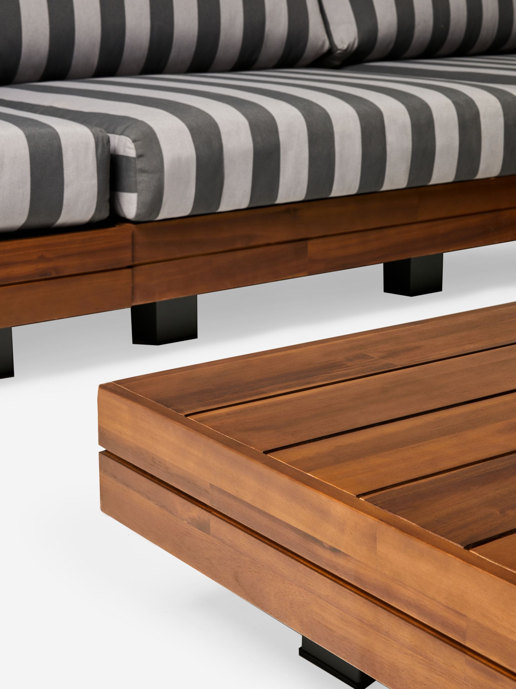Avarna Garden Corner Lounge Set in Stripe - Image 8 of 9