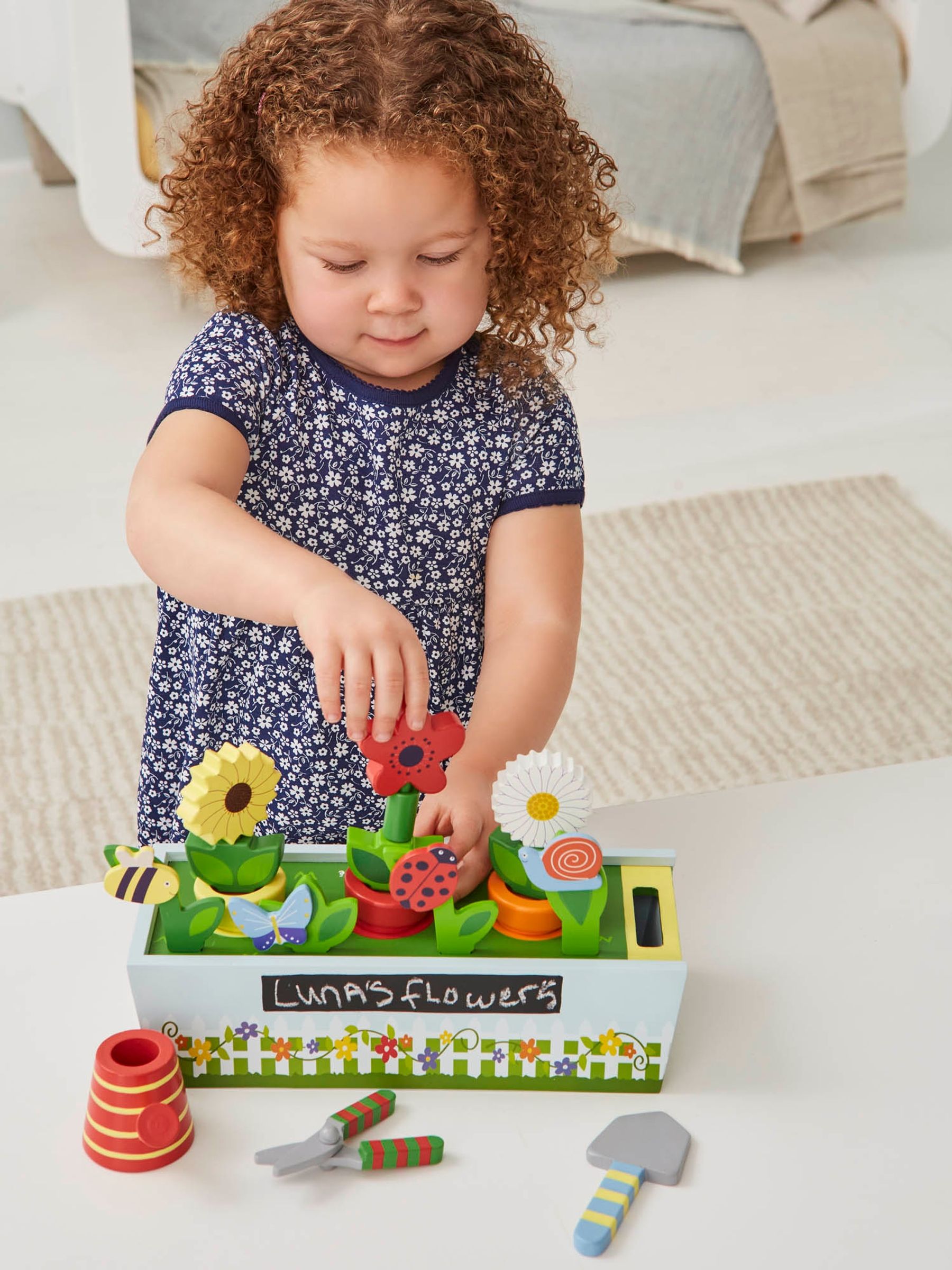 Wooden Stacking Flower Garden Set - Image 6 of 7