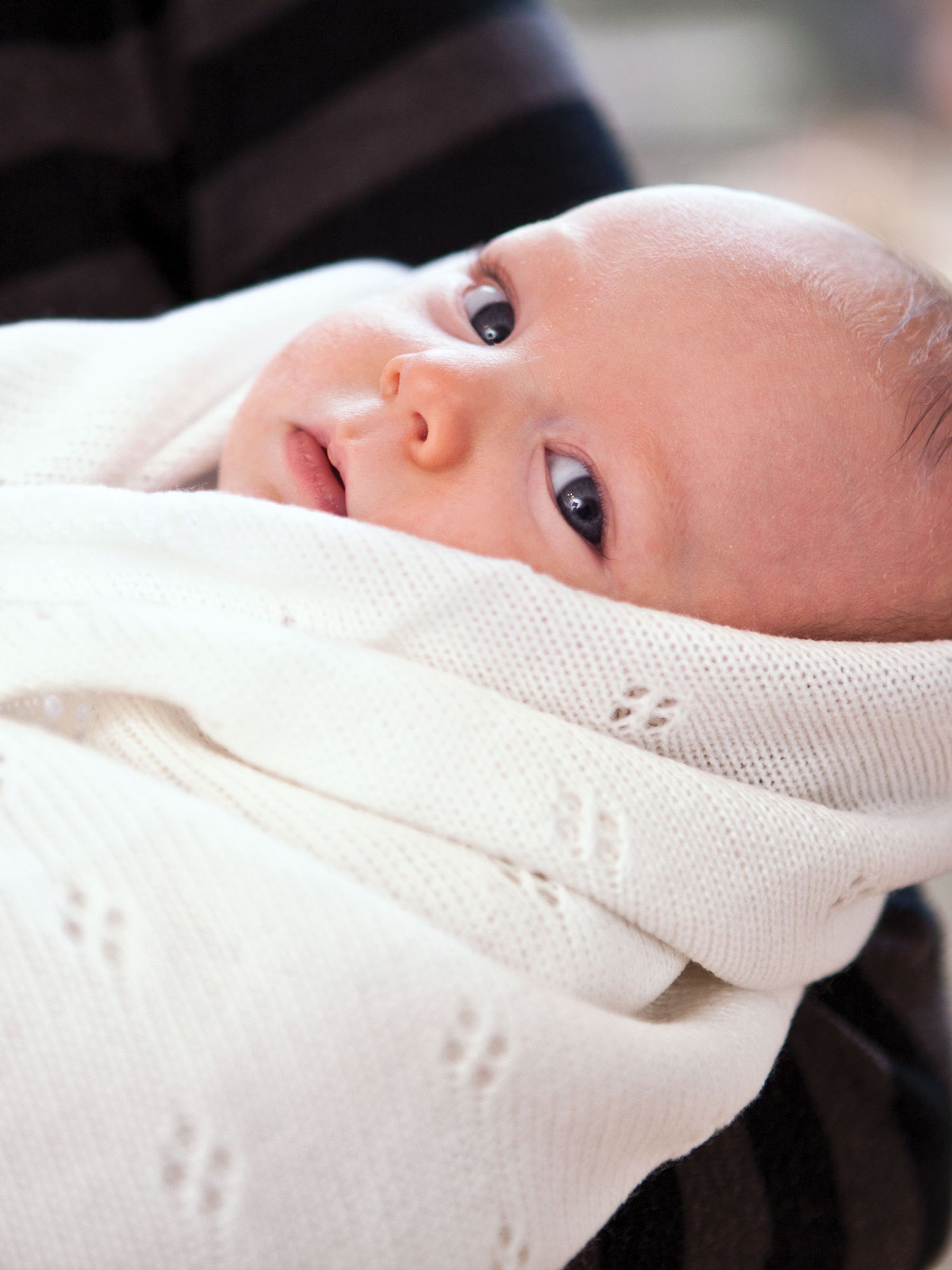 Traditional Newborn Shawl in White - Image 5 of 5