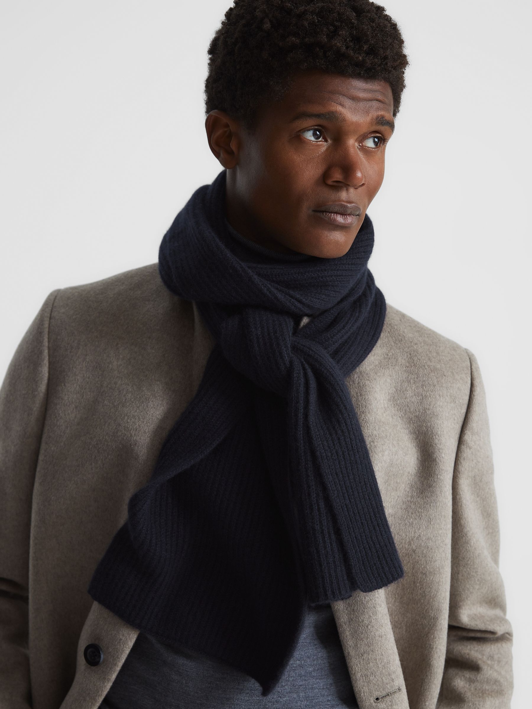 Ribbed 100% Cashmere Scarf in Navy - Image 3 of 4