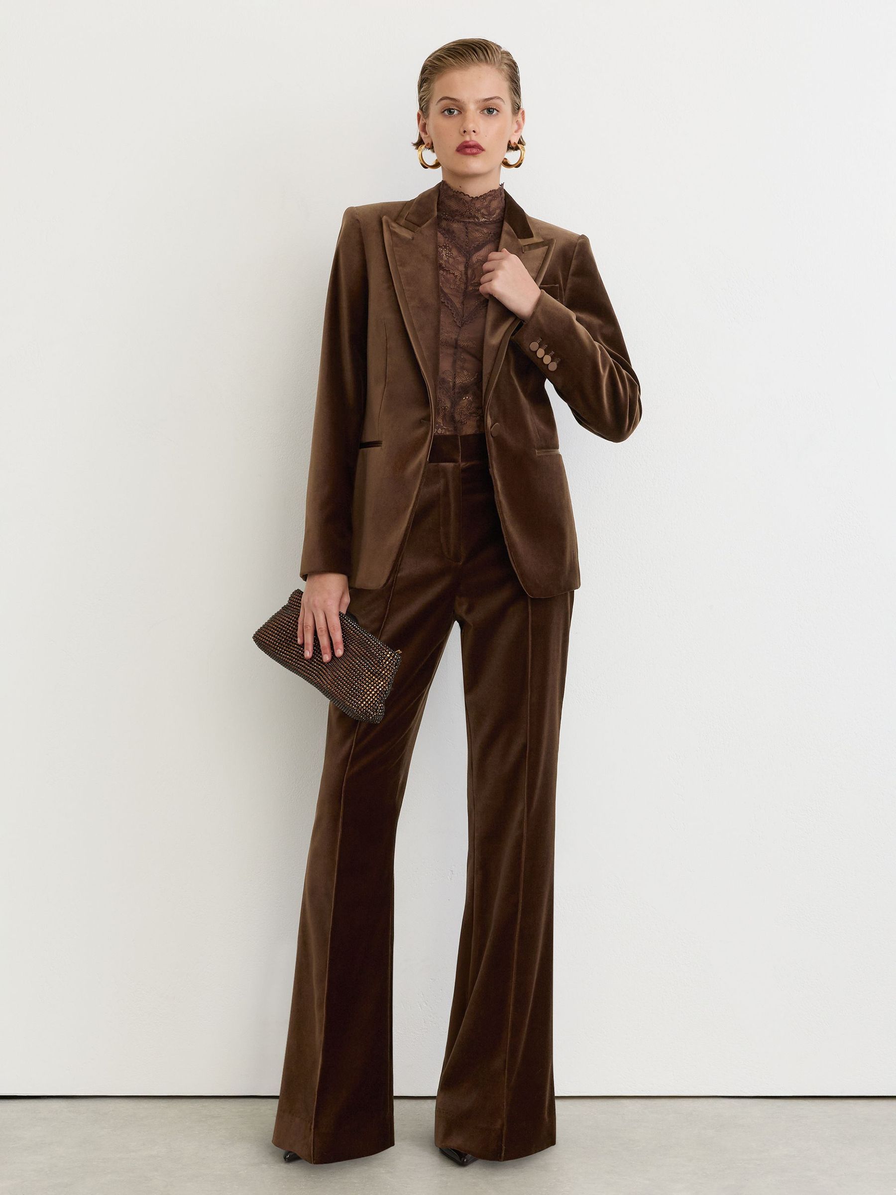 Pantalon de smoking évasé en velours marron moka pour petites tailles - Image 1 de 9