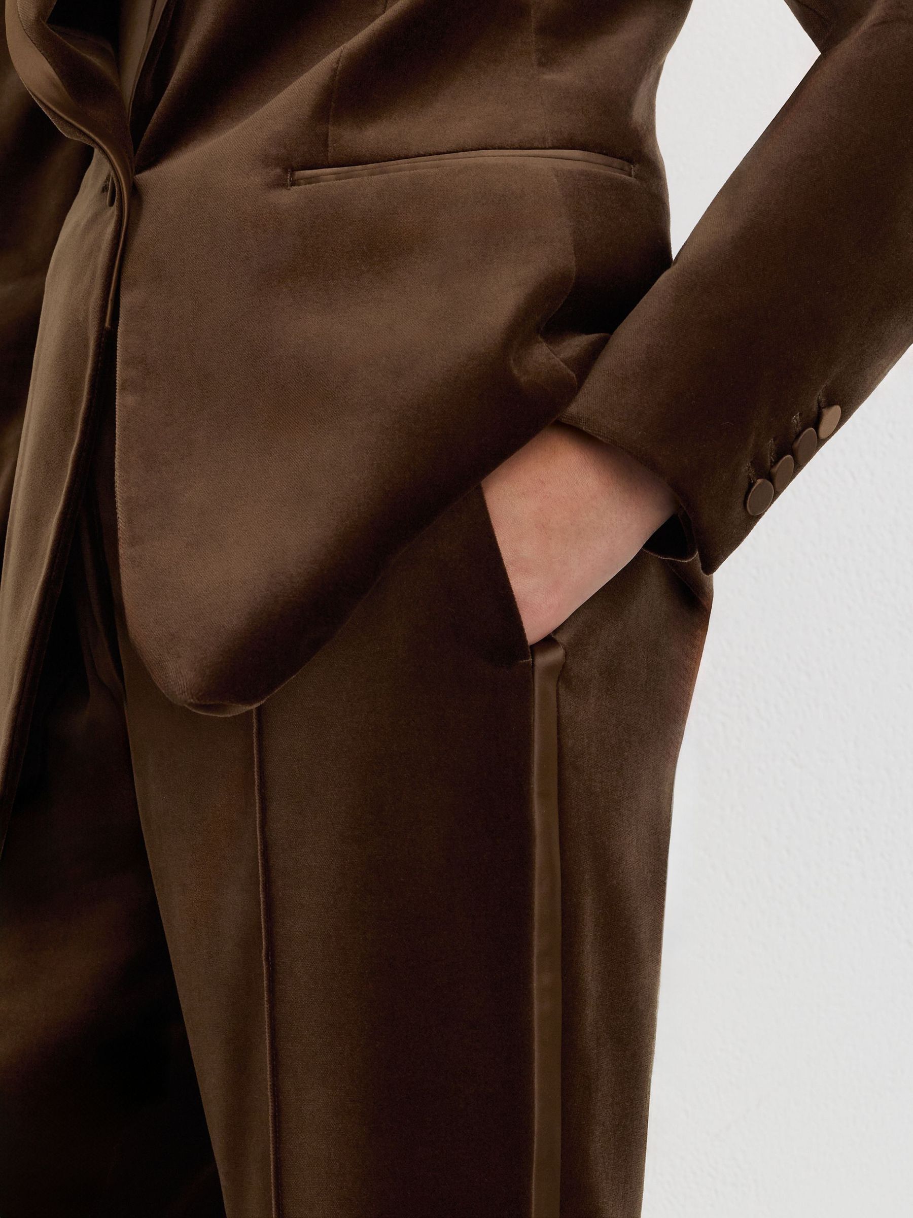 Pantalon de smoking évasé en velours marron moka pour petites tailles - Image 3 de 9