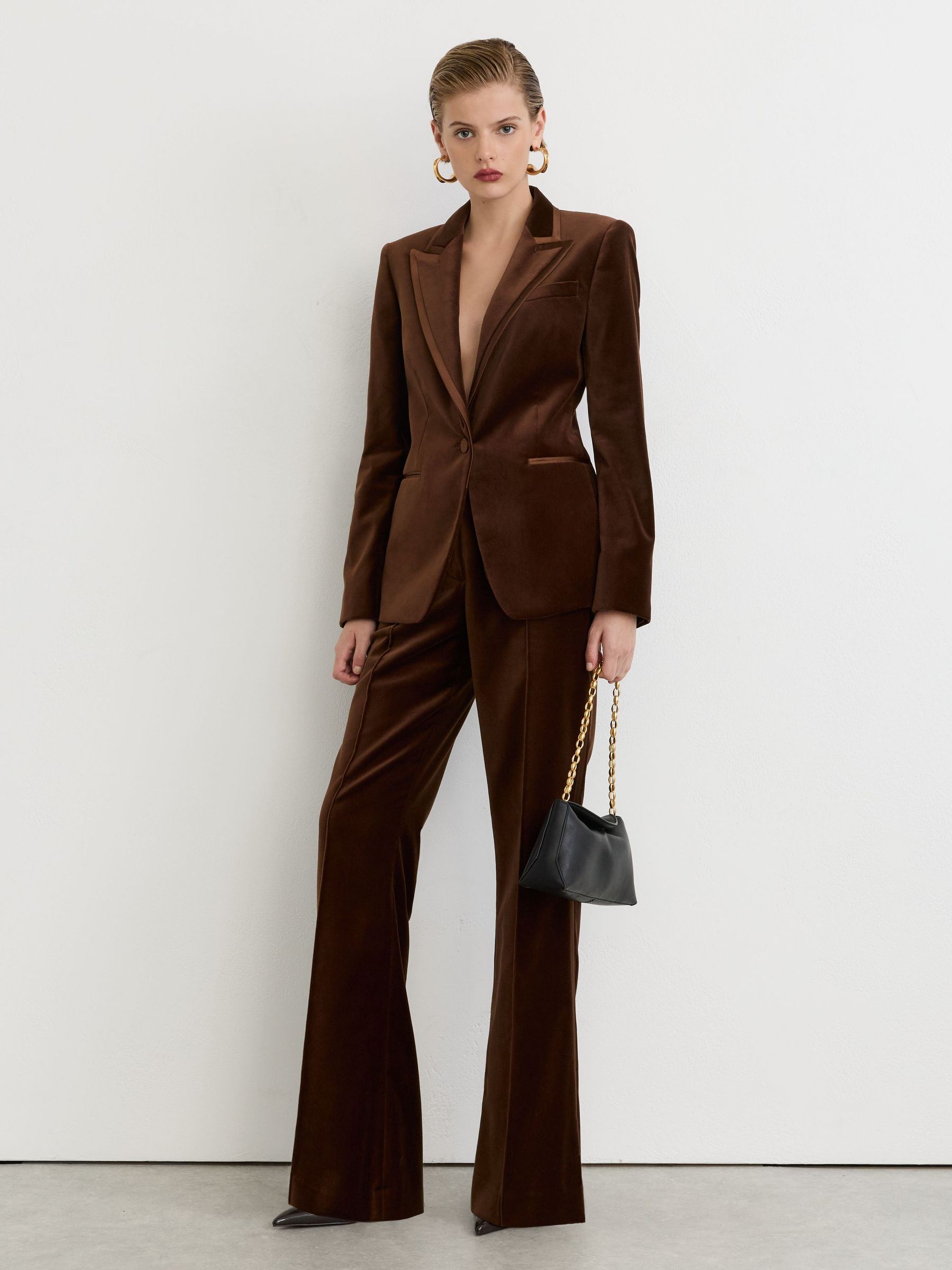 Pantalon de smoking évasé en velours marron moka pour petites tailles - Image 4 de 9