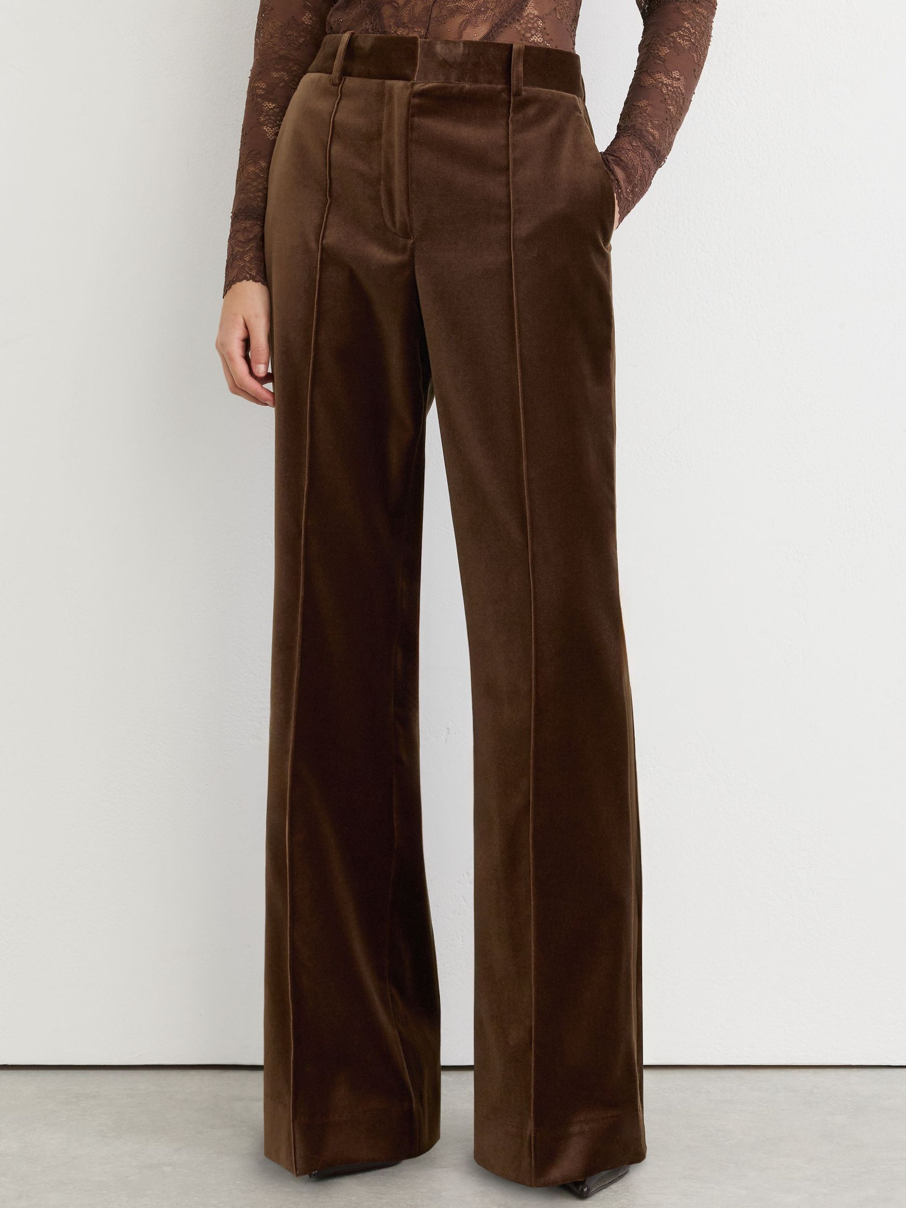 Pantalon de smoking évasé en velours marron moka pour petites tailles - Image 5 de 9