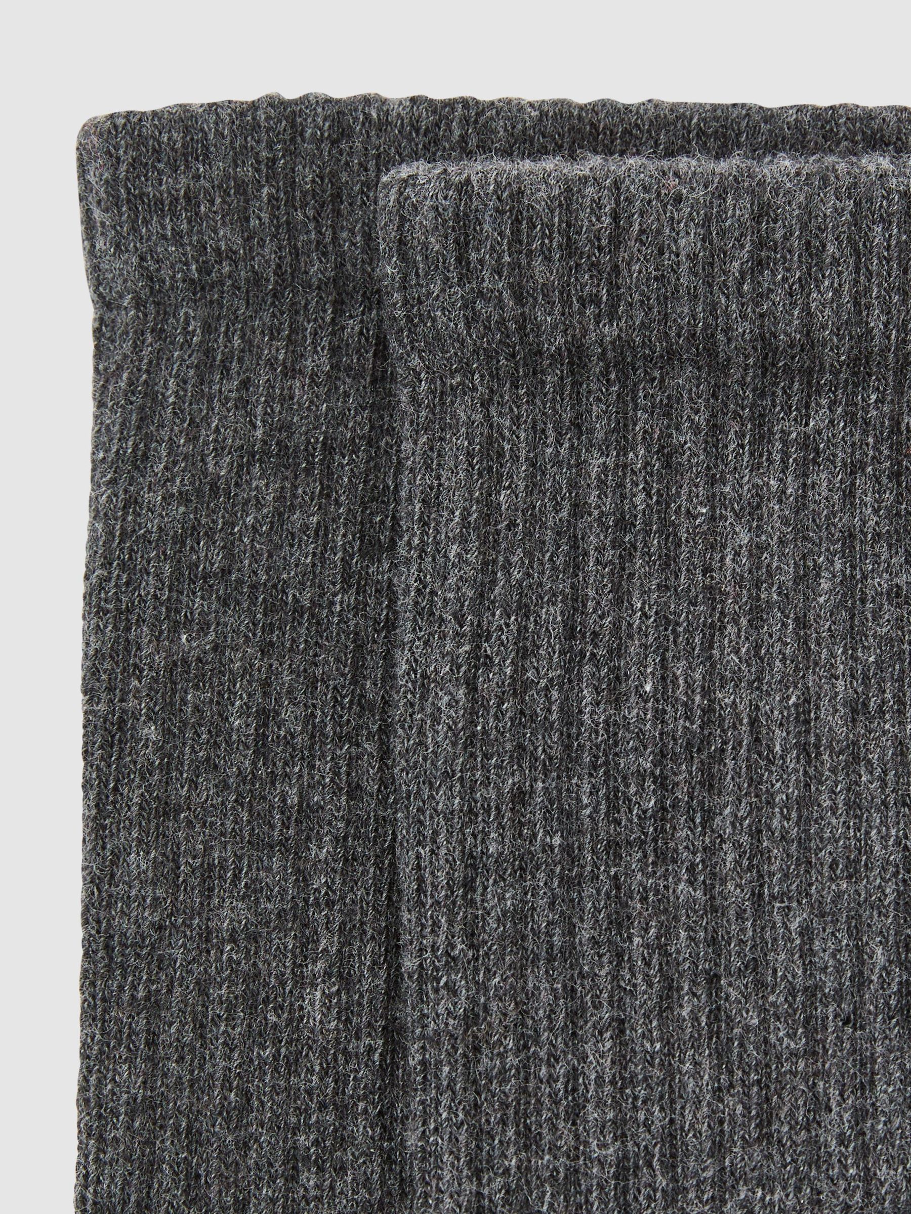 Gerippte Socken aus Baumwollmischgewebe in Anthrazitgrau - Bild 3 von 3