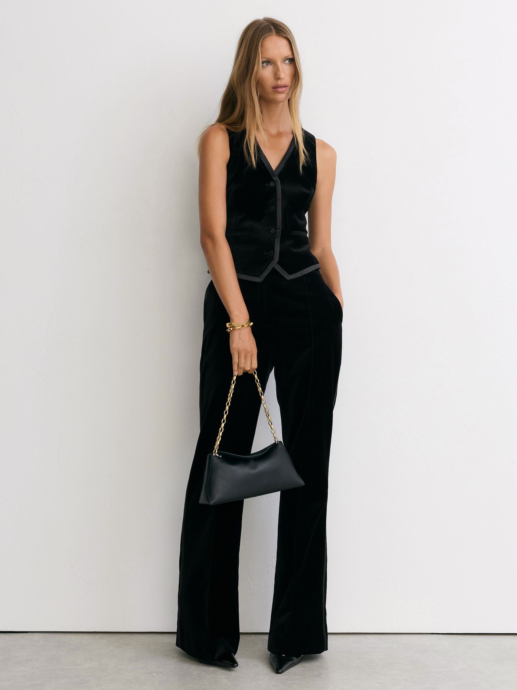 Velvet Satin-Trim Tailored Waistcoat in Black - صورة 3 من 8