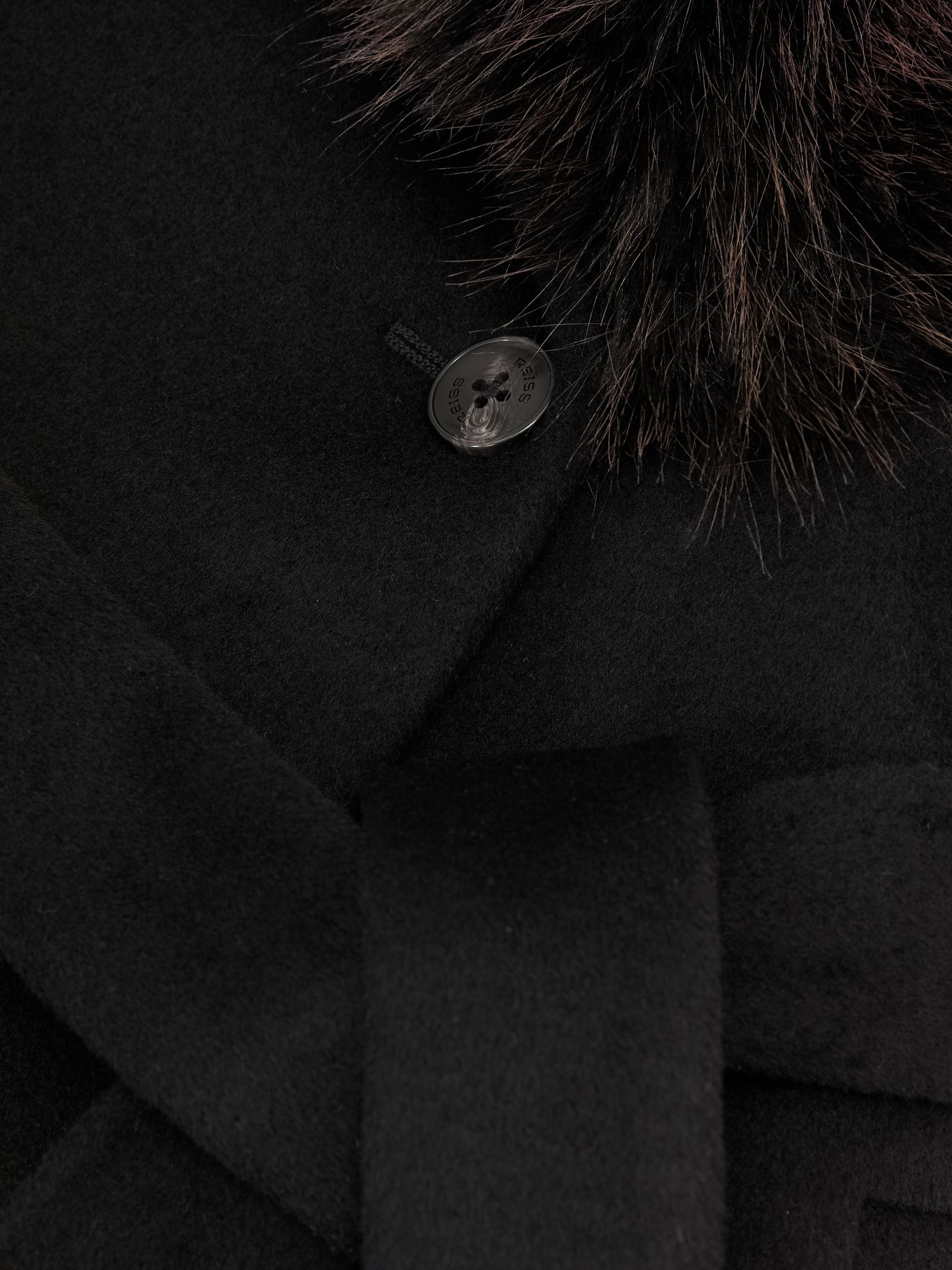 Manteau ceinturé en laine mélangée à col en fausse fourrure noir - Image 8 de 8