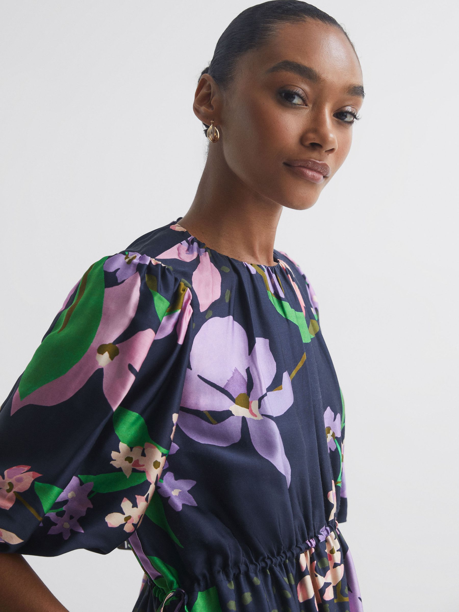 Florere Floral Puff Sleeve Midi Dress in Navy - Image 4 of 6