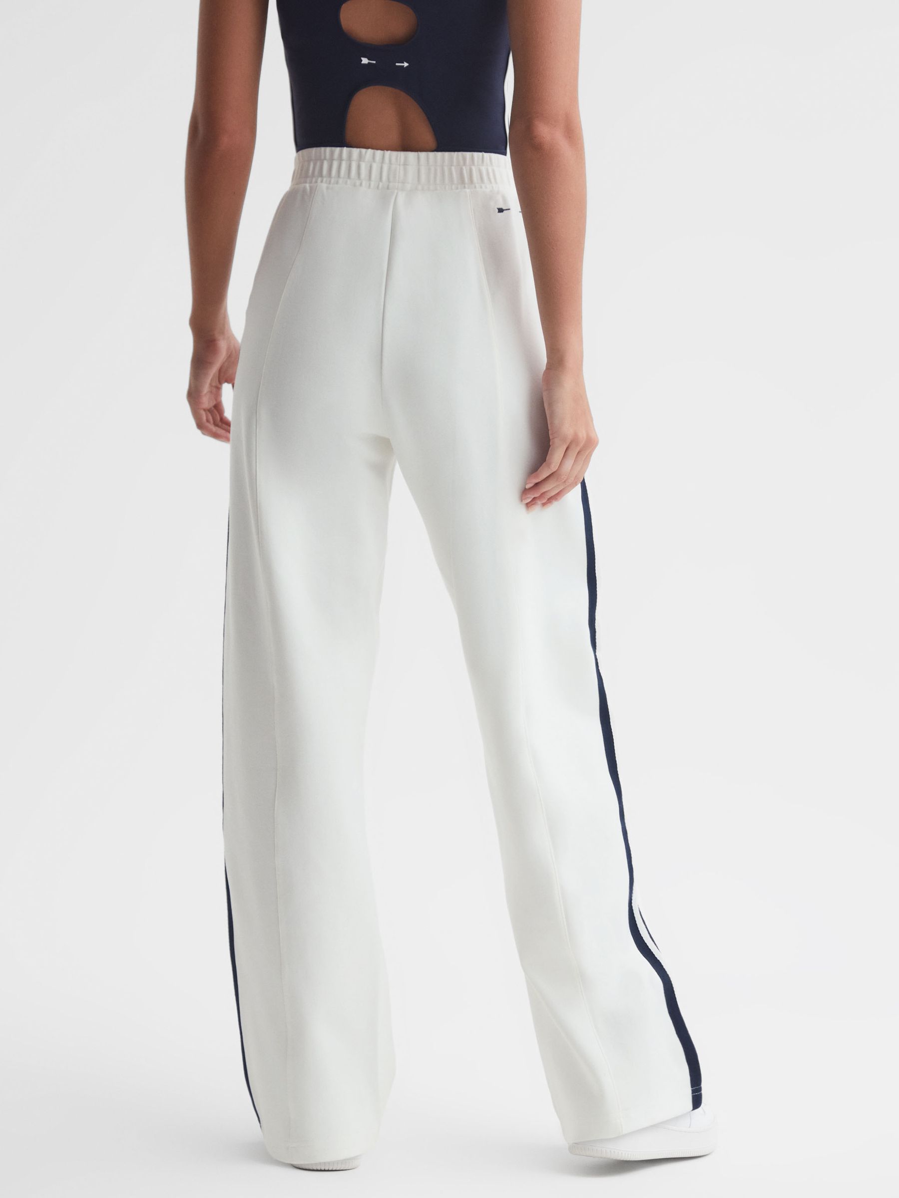 The Upside witte joggingbroek met zijstreep en wijde pijpen - Afbeelding 5 van 5