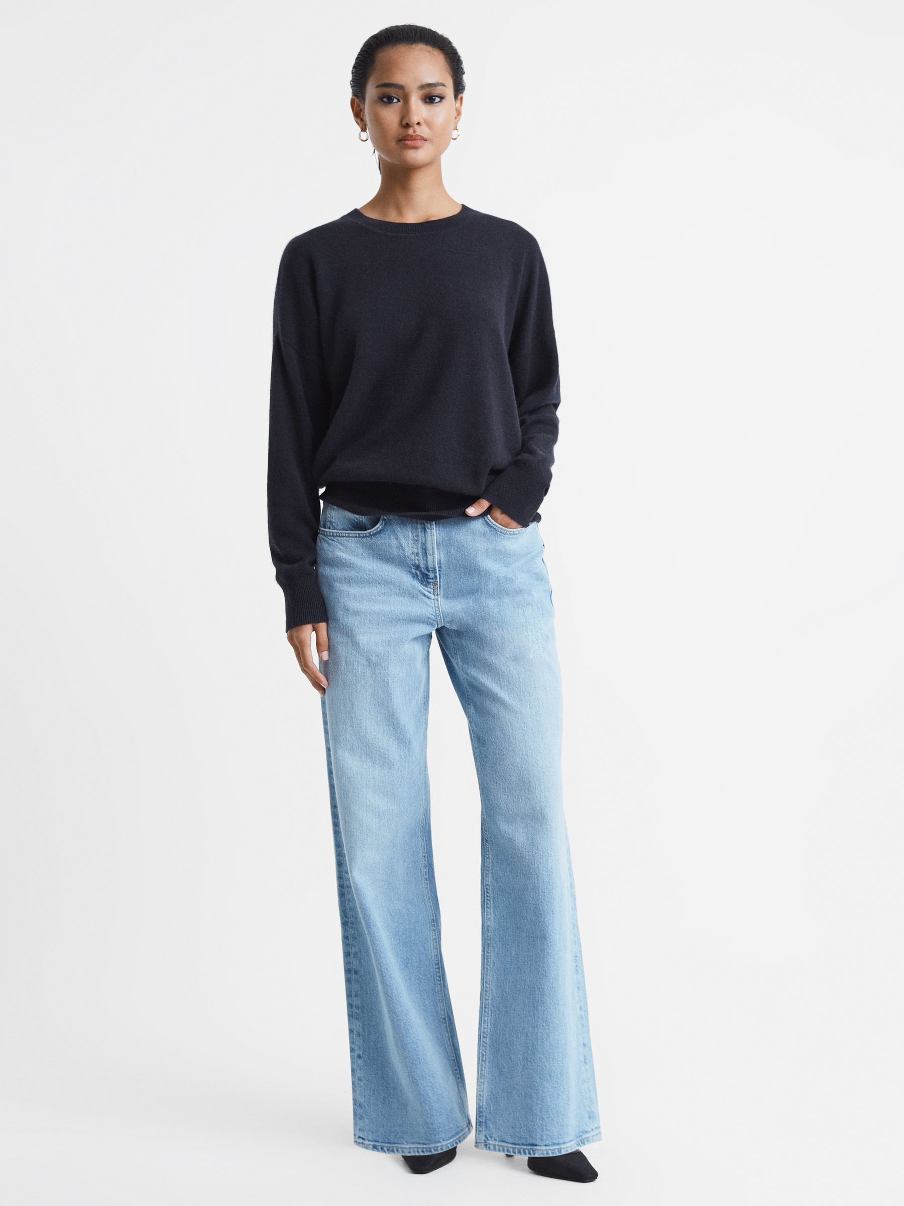 Cashmere Crew Neck Jumper in Navy - Image 4 of 5