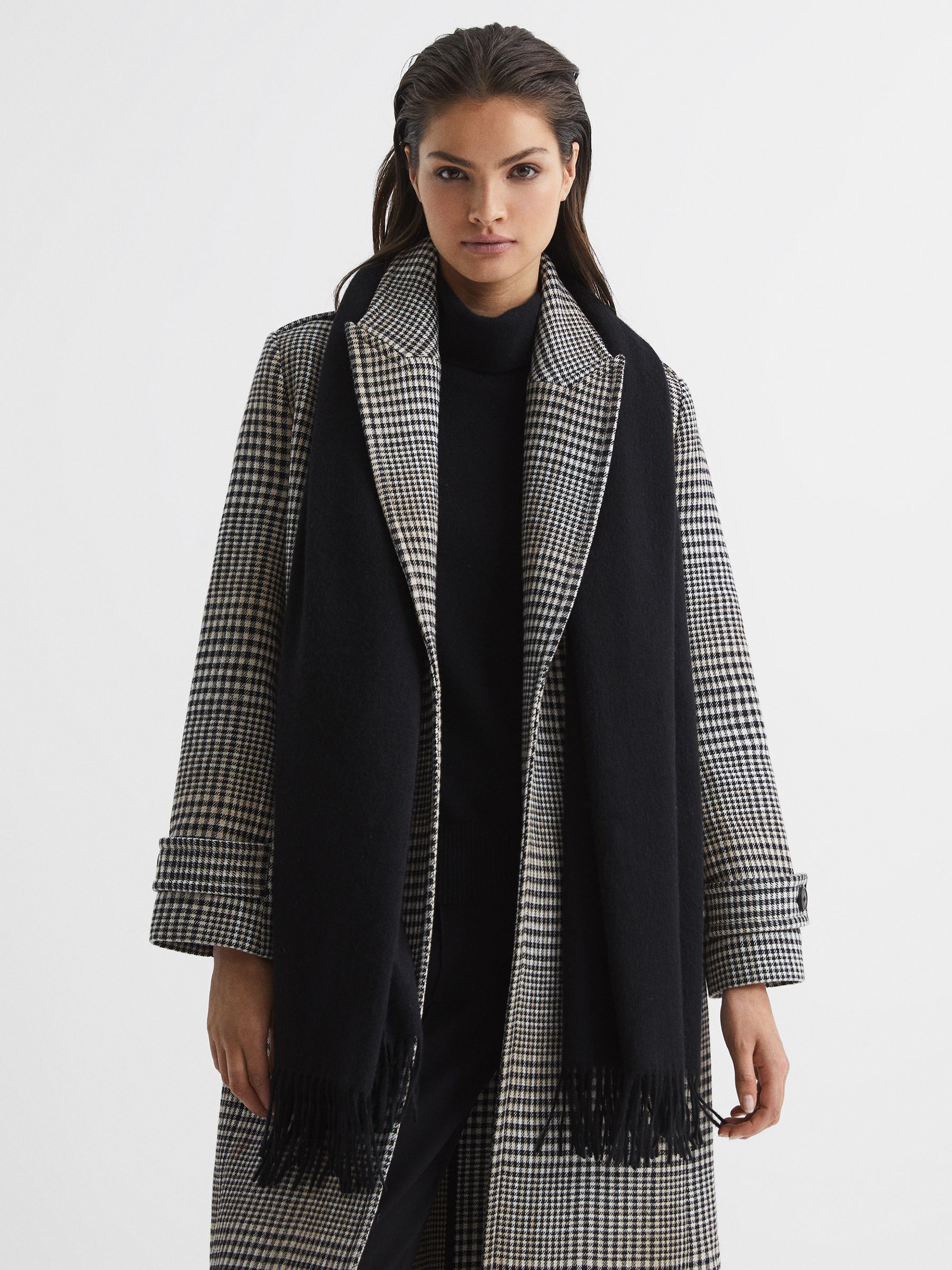 Wool-Cashmere Scarf in Black - Image 2 of 3