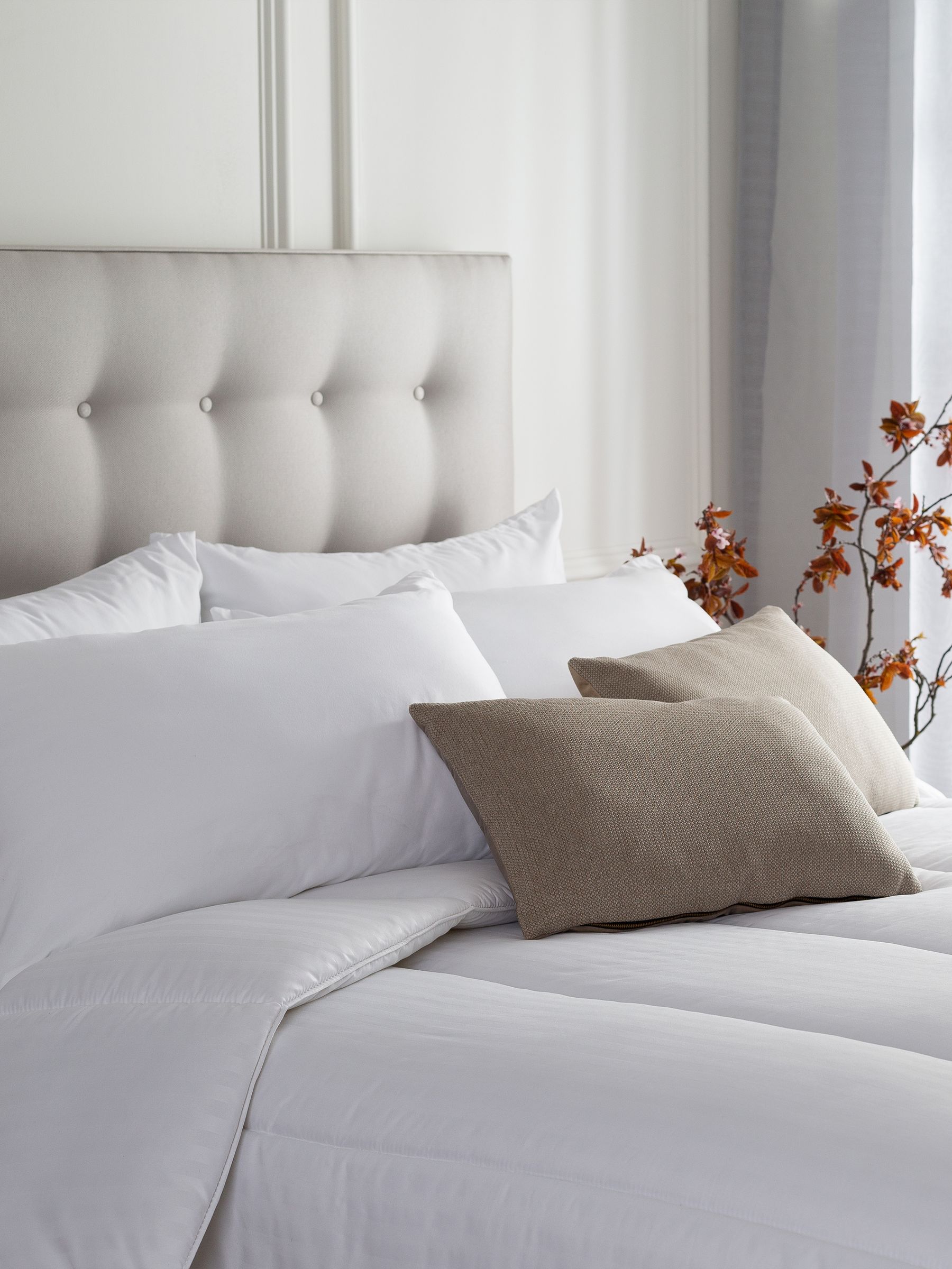 Snuggledown White Luxurious Hotel 13.5 Tog Duvet - Image 2 of 7