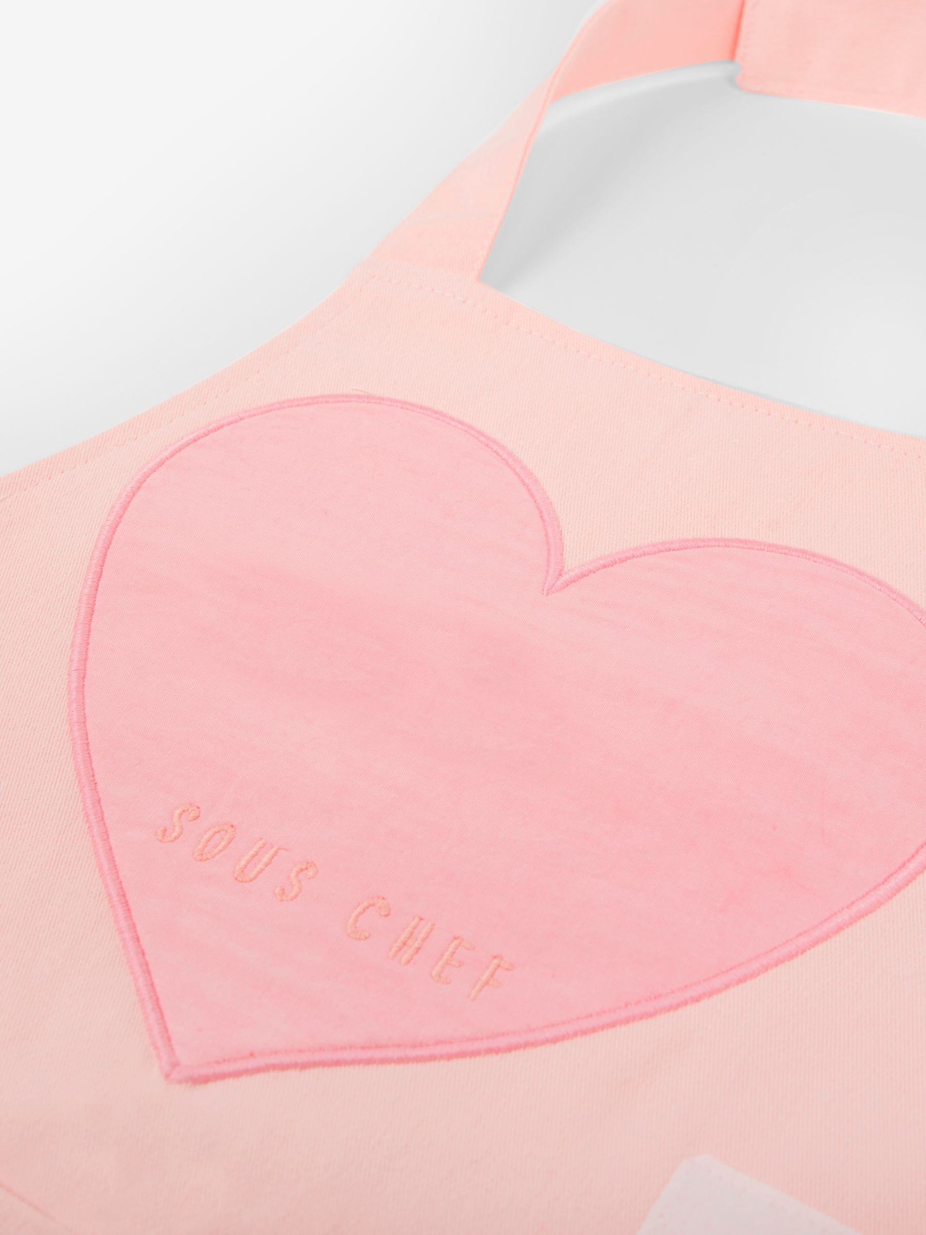 Sous Chef Heart Apron in Pink - Image 2 of 4