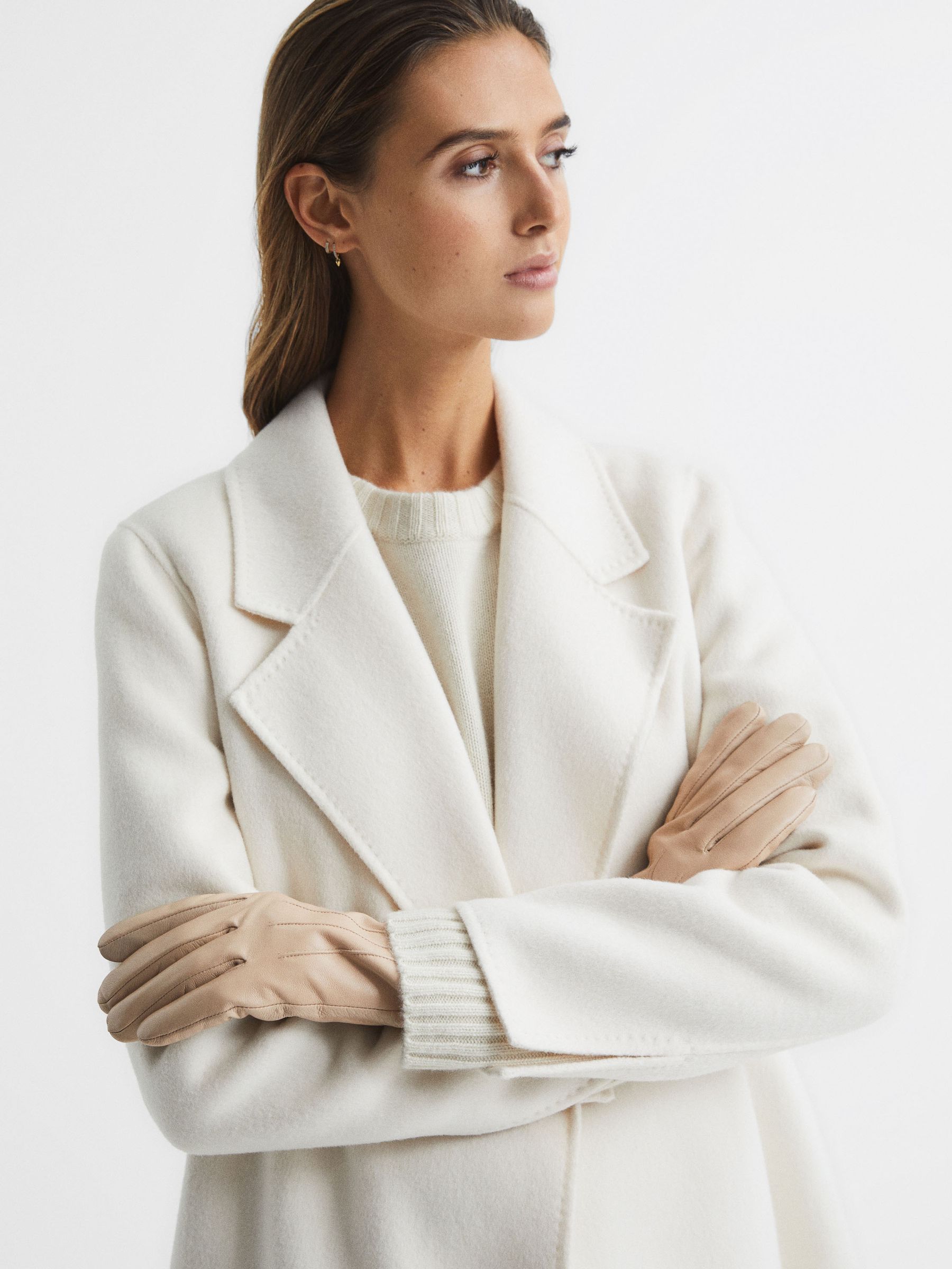 Leather Gloves in Soft Camel - Image 2 of 4 Leather Gloves in Soft Camel - Image 2 of 4