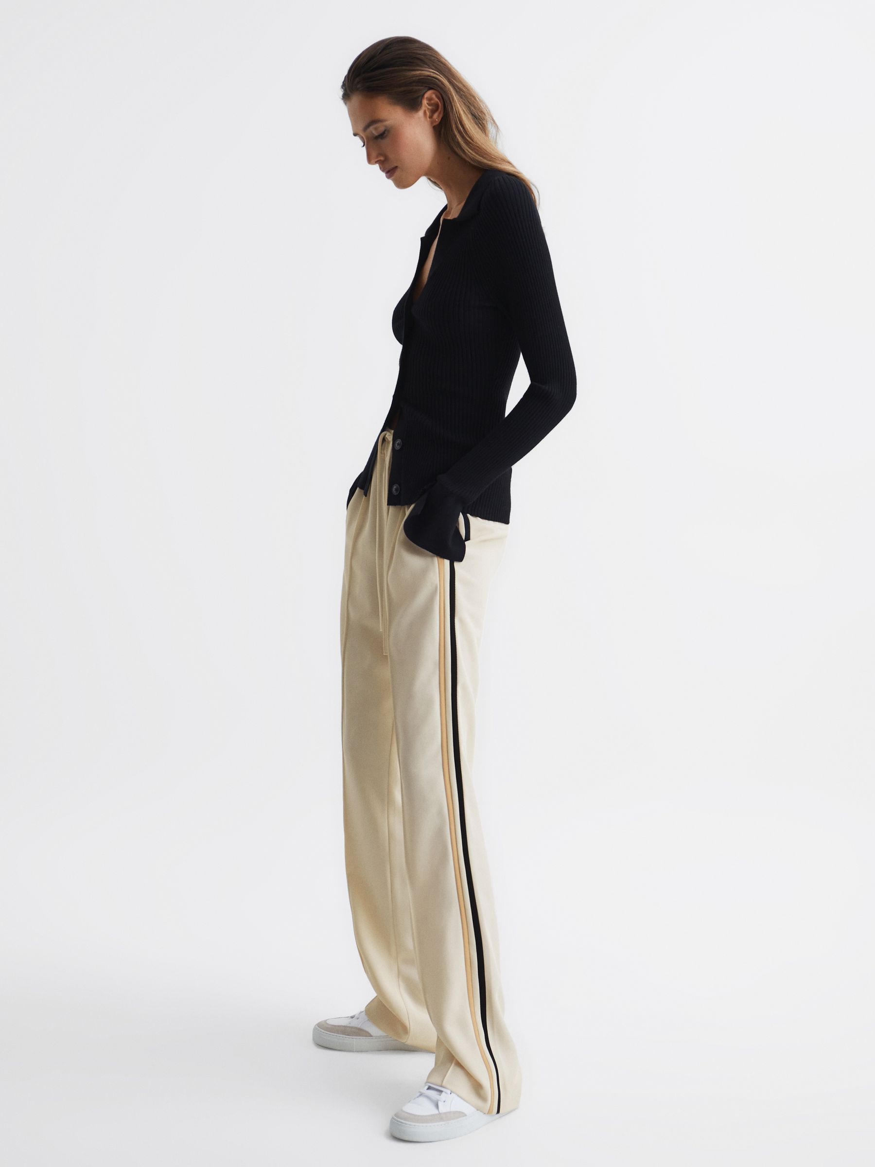 Petite Wide Leg Pull On Trousers in Cream - Image 3 of 7