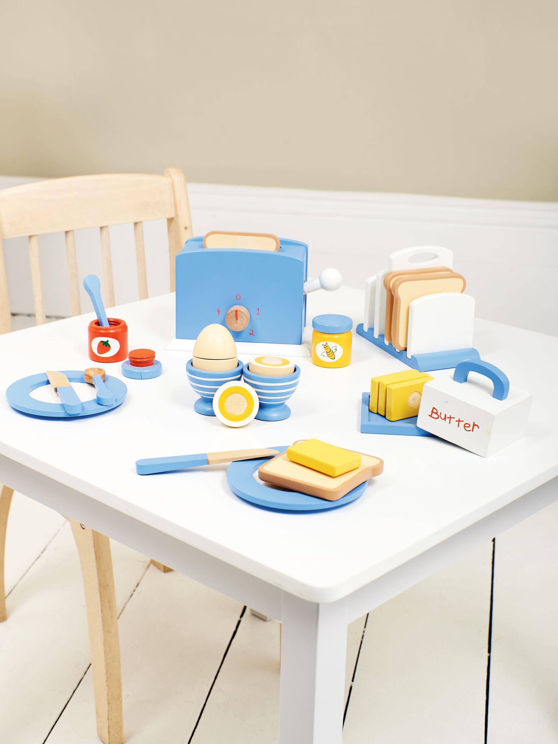 Wooden Breakfast Set - Image 2 of 3