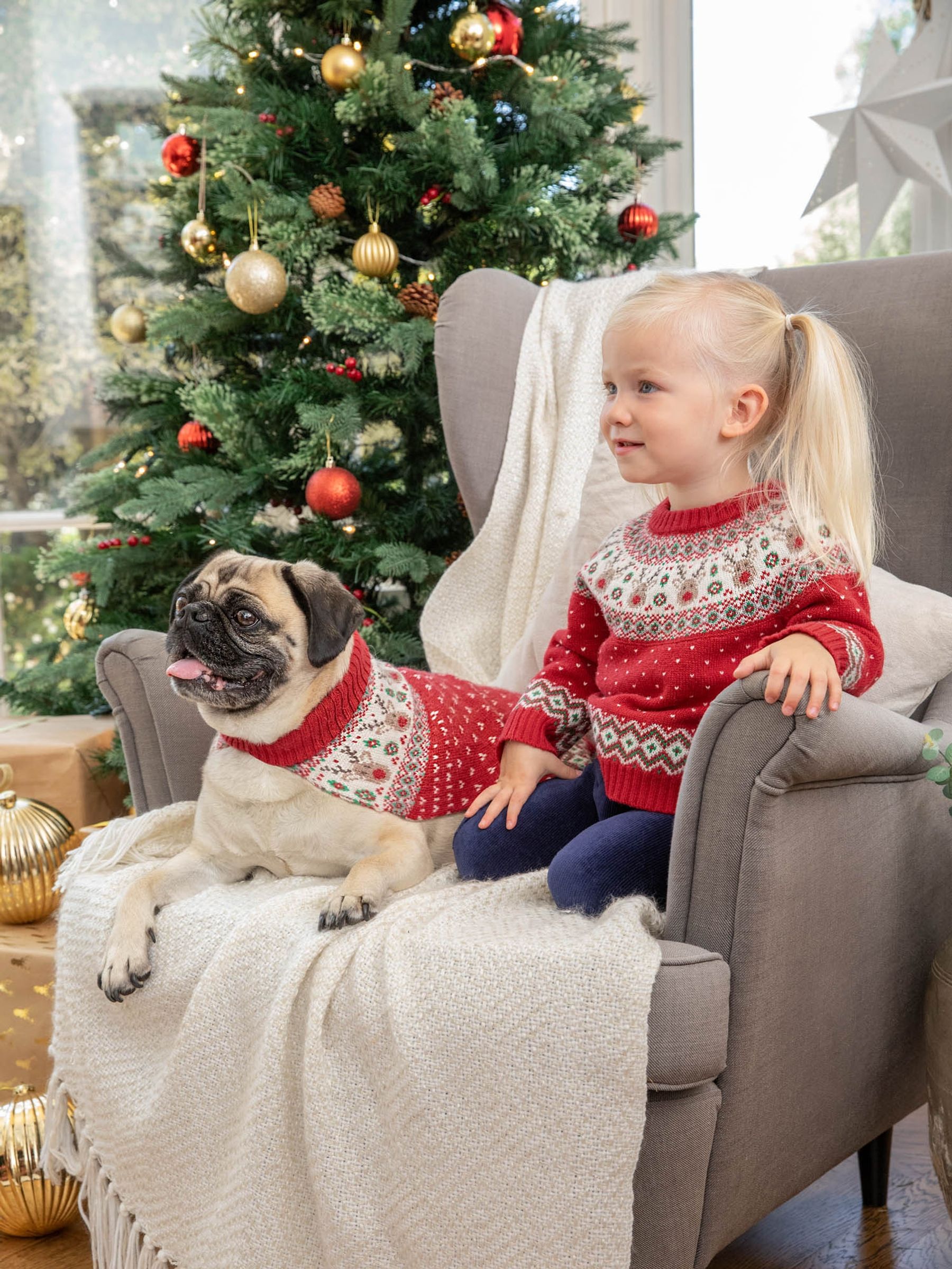 Red Knitted Christmas Reindeer Fairisle Pattern Jumper - Image 3 of 4