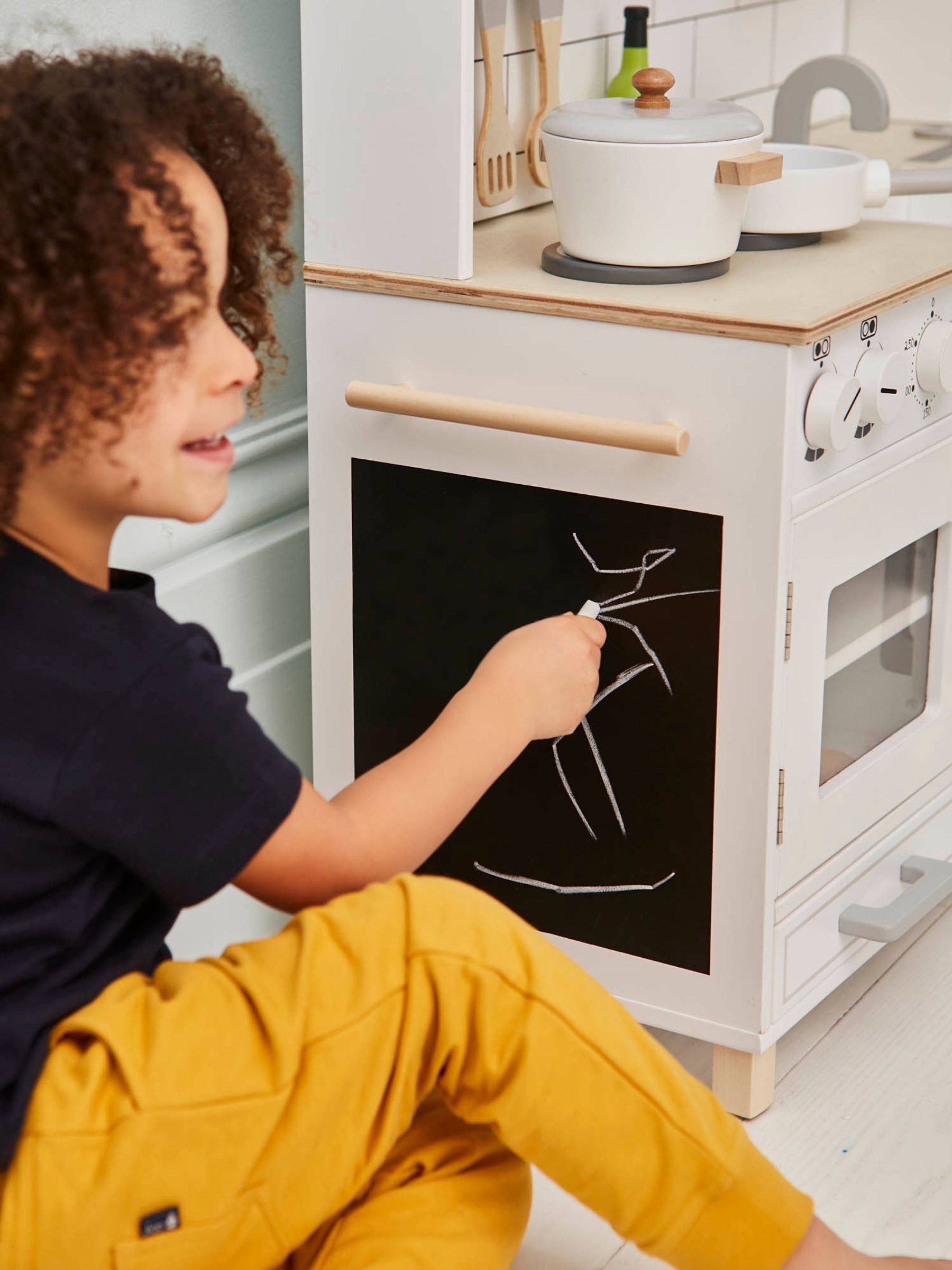 Camden Wooden Play Kitchen in White - Image 6 of 12