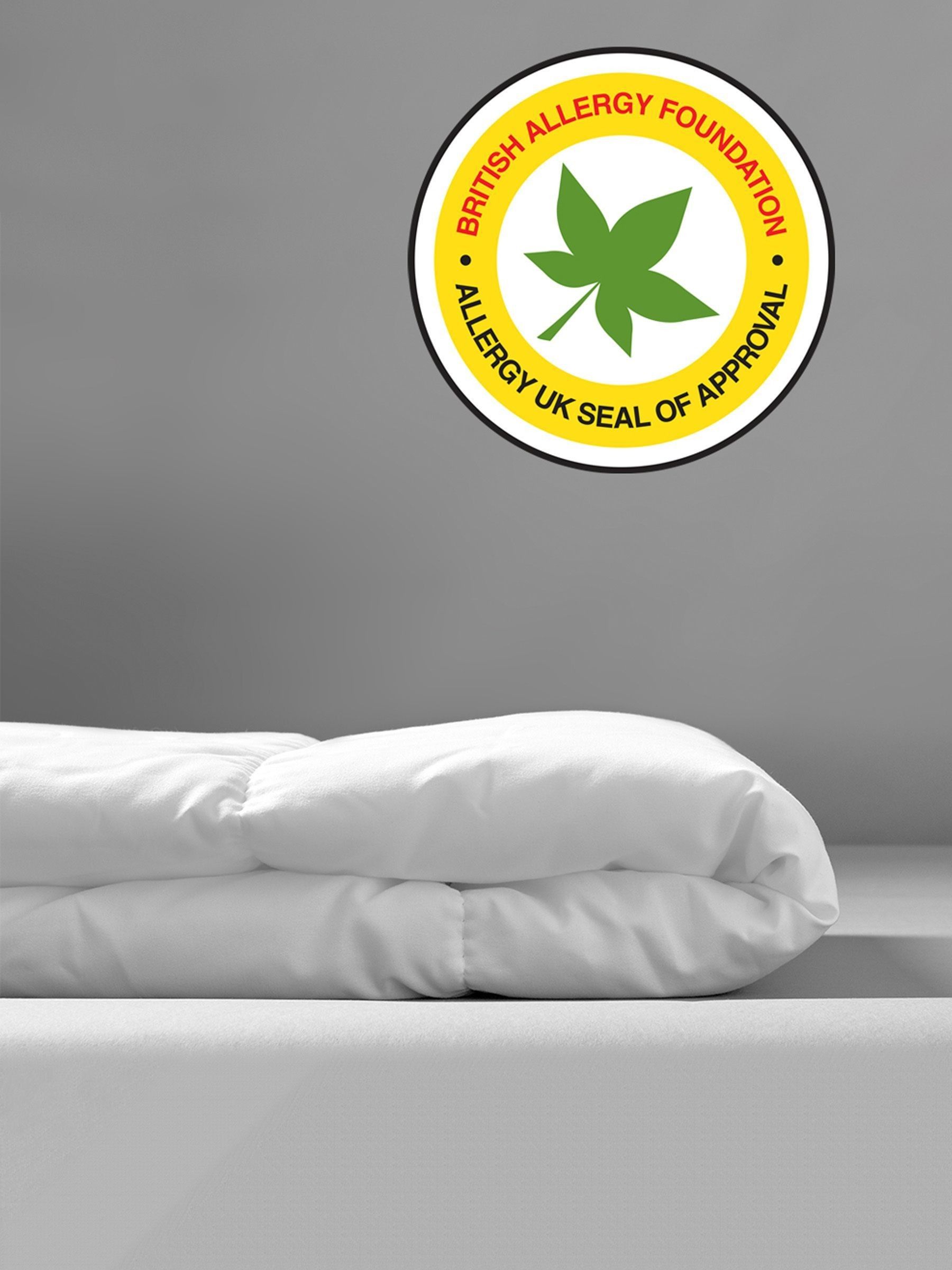 Slumberdown White Anti Allergy 4.5 tog Summer Duvet - Image 2 of 4