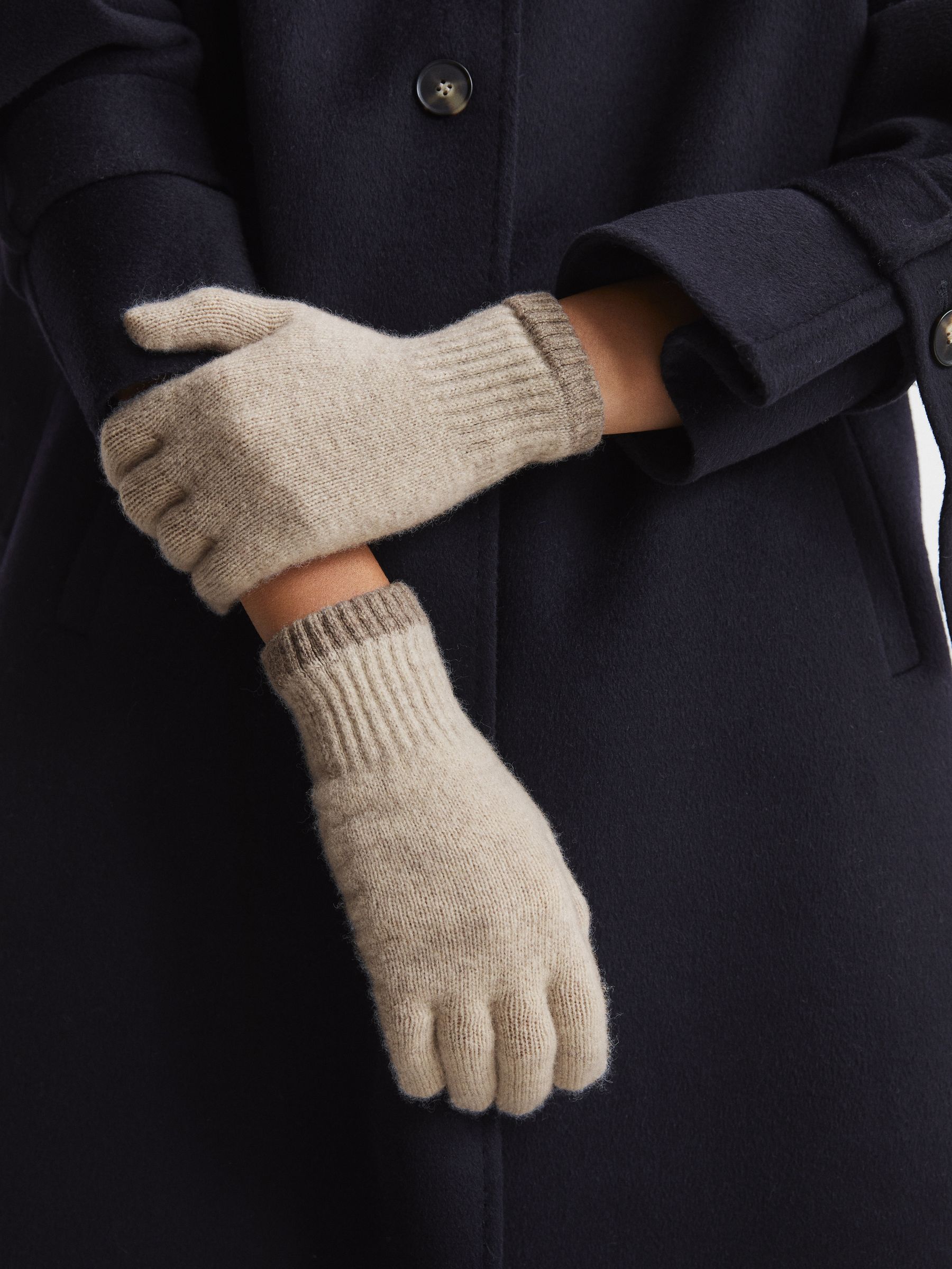 Contrast Trim Knitted Wool Gloves in Soft Grey - Image 2 of 3
