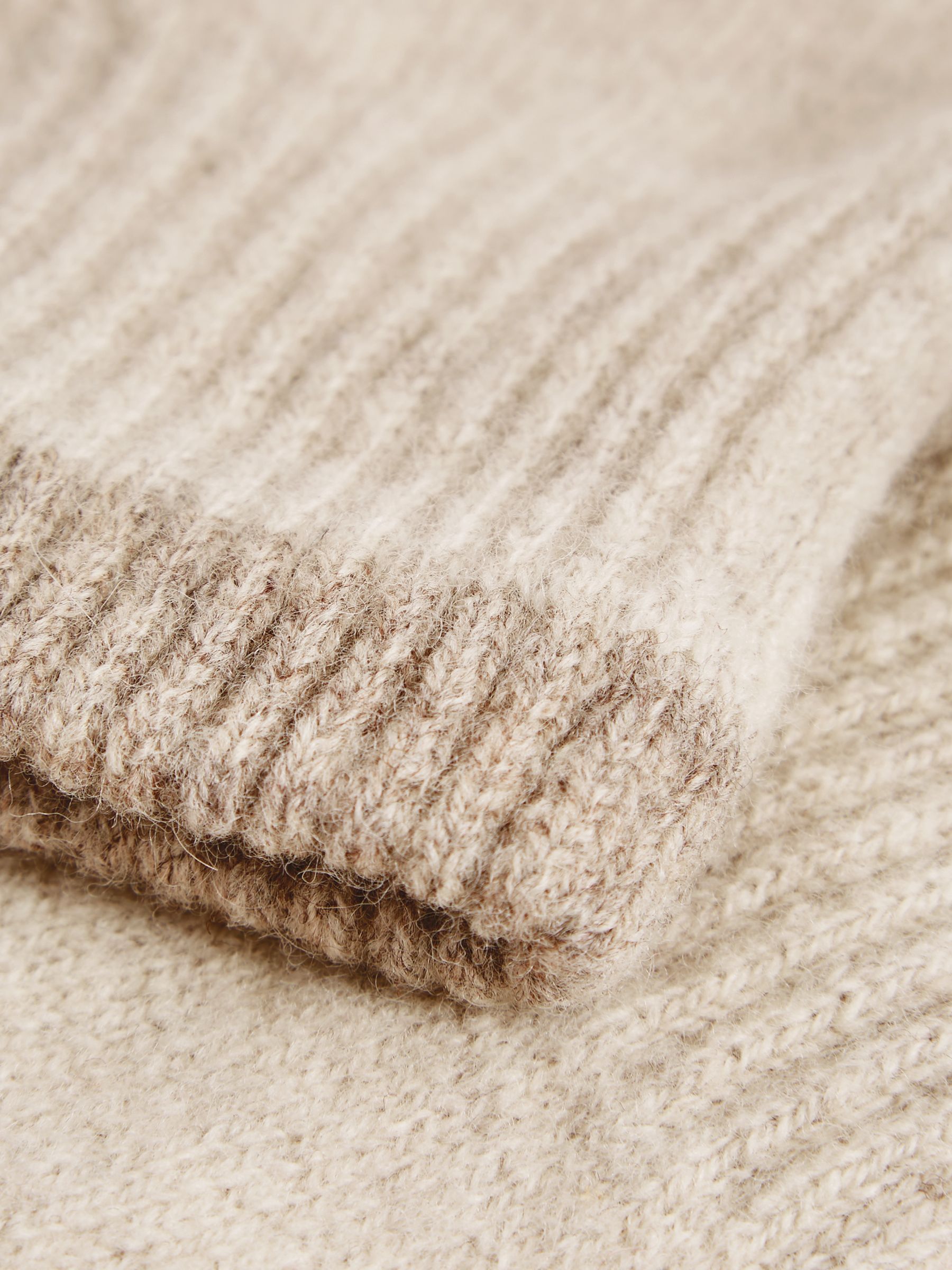 Contrast Trim Knitted Wool Gloves in Soft Grey - Image 3 of 3