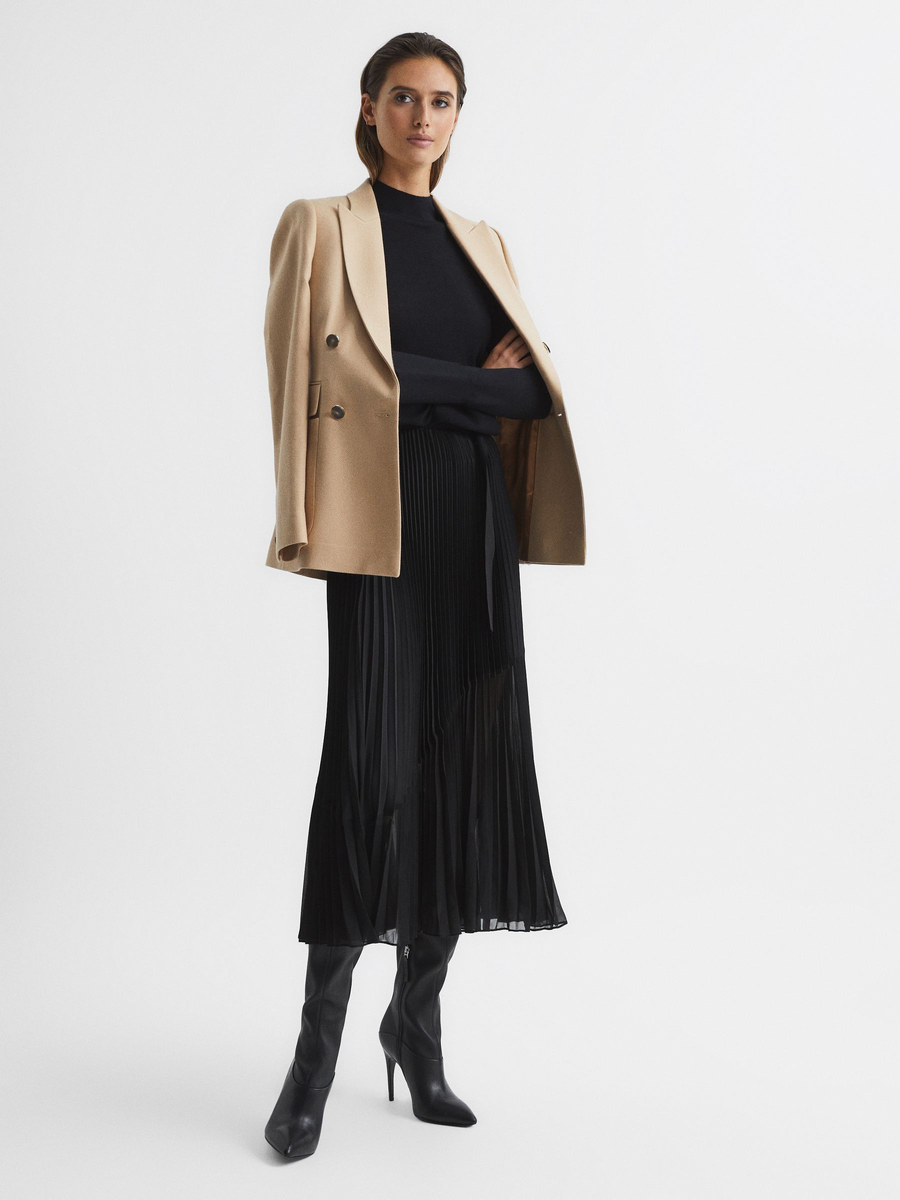 【海外限定】REISSスカート☆Seren Pleated Midi Skirt in Black Buy Reiss Black Seren Pleated Midi Skirt from the Next UK