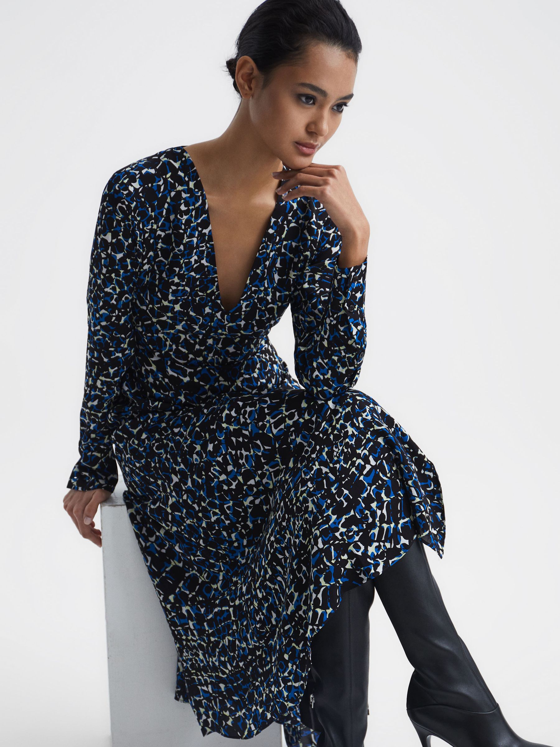 Long Sleeve Printed Midi Dress in Navy/Blue - Image 7 of 7