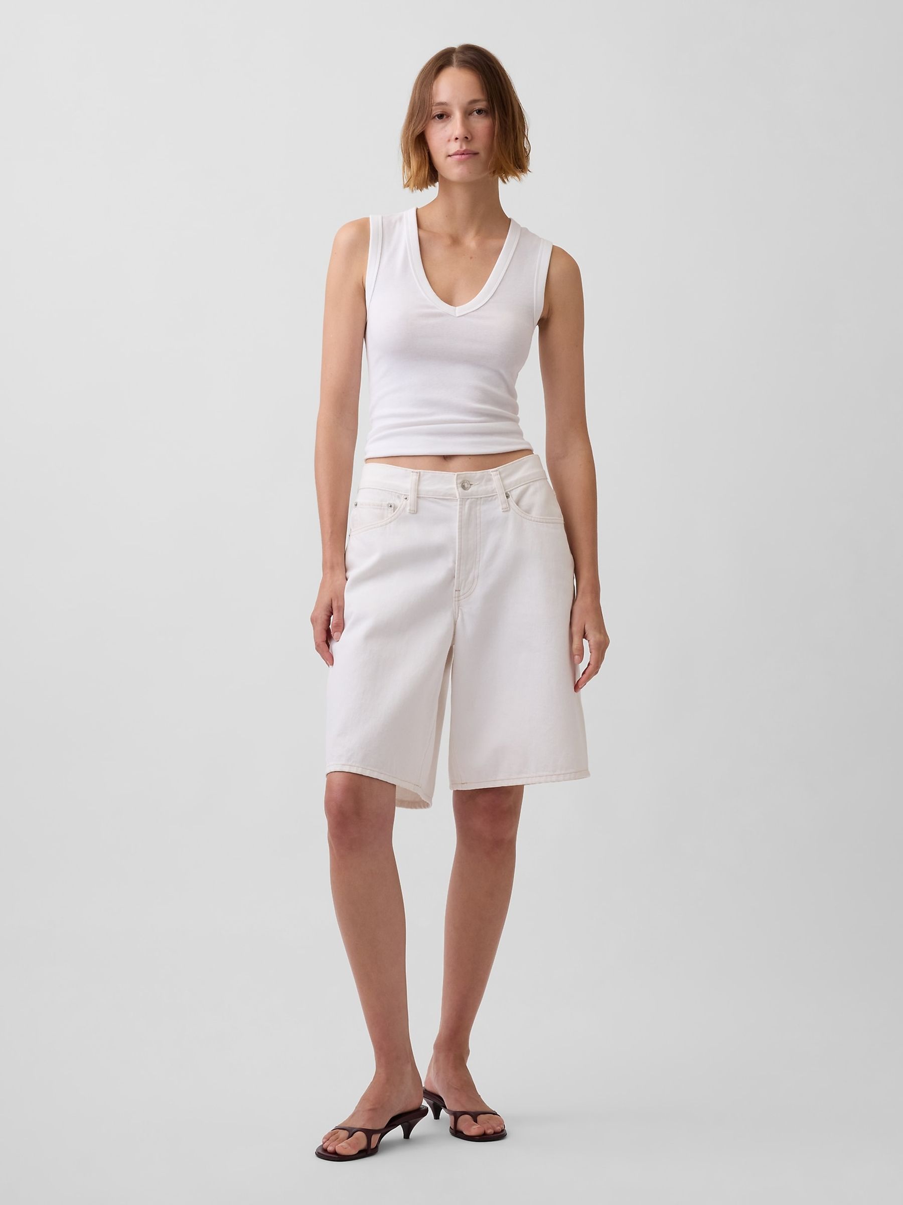 White Modern V-Neck Vest - Image 3 of 3 White Modern V-Neck Vest - Image 3 of 3