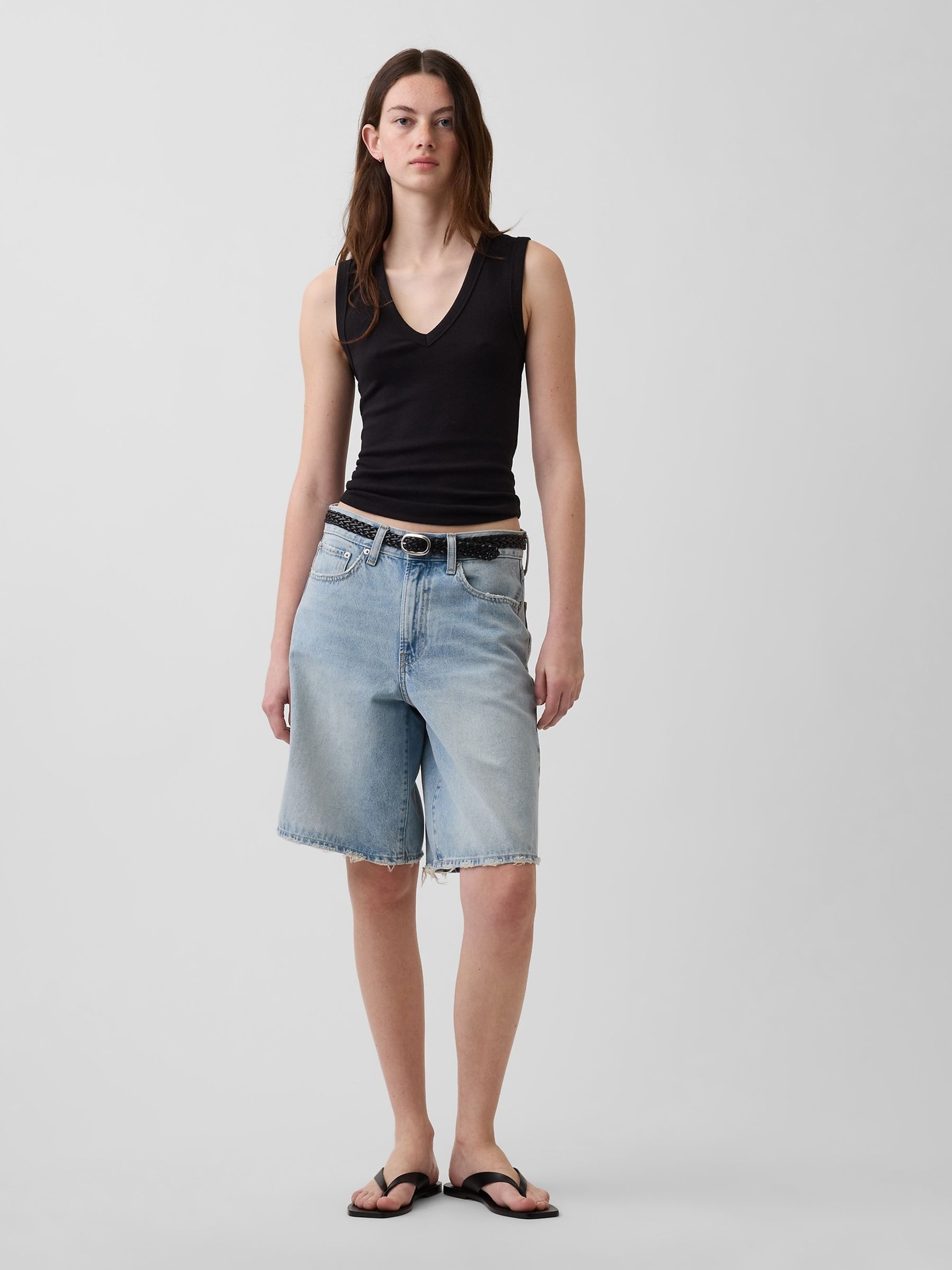 Black Modern V-Neck Vest - Image 3 of 4