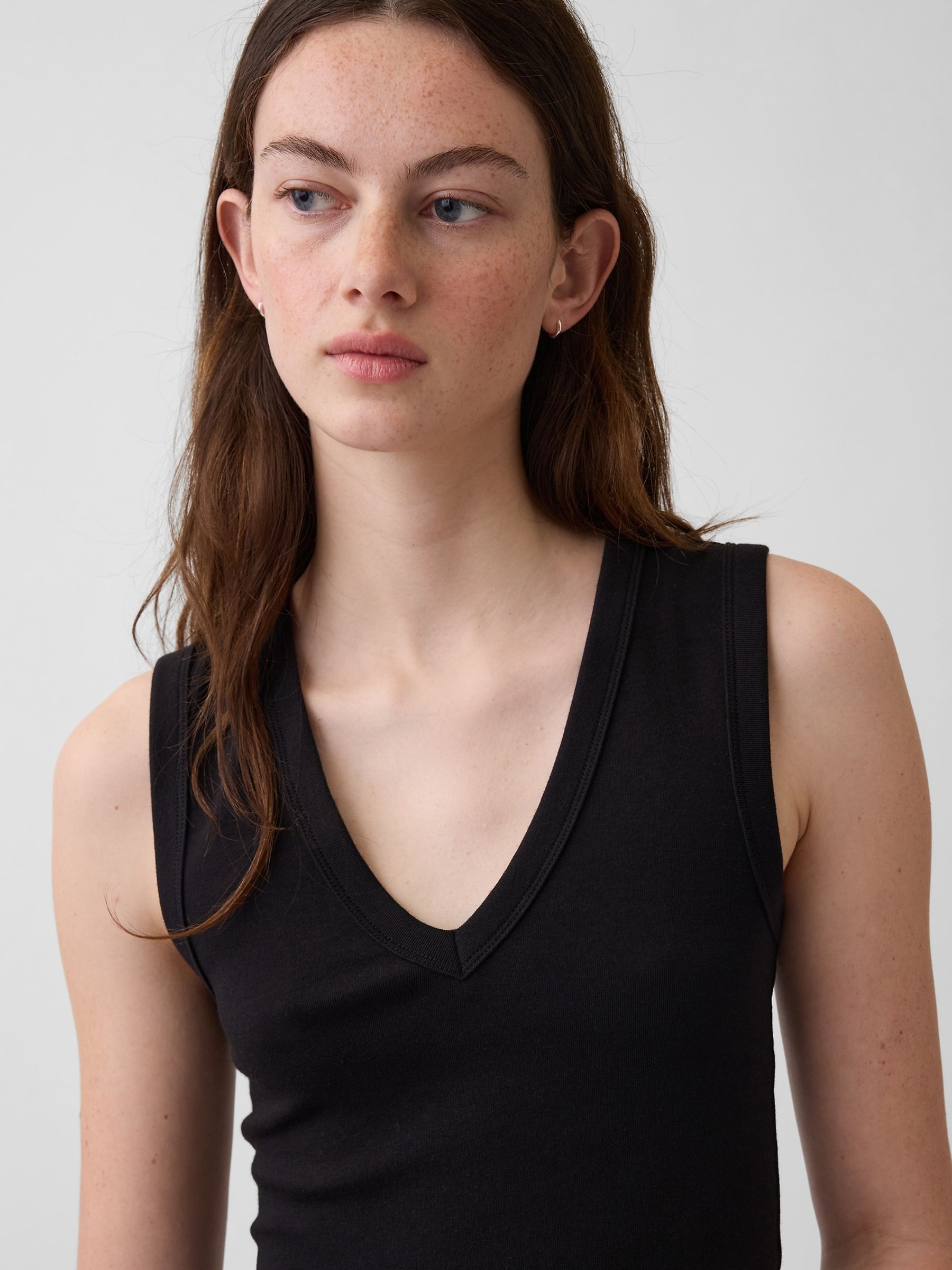 Black Modern V-Neck Vest - Image 4 of 4