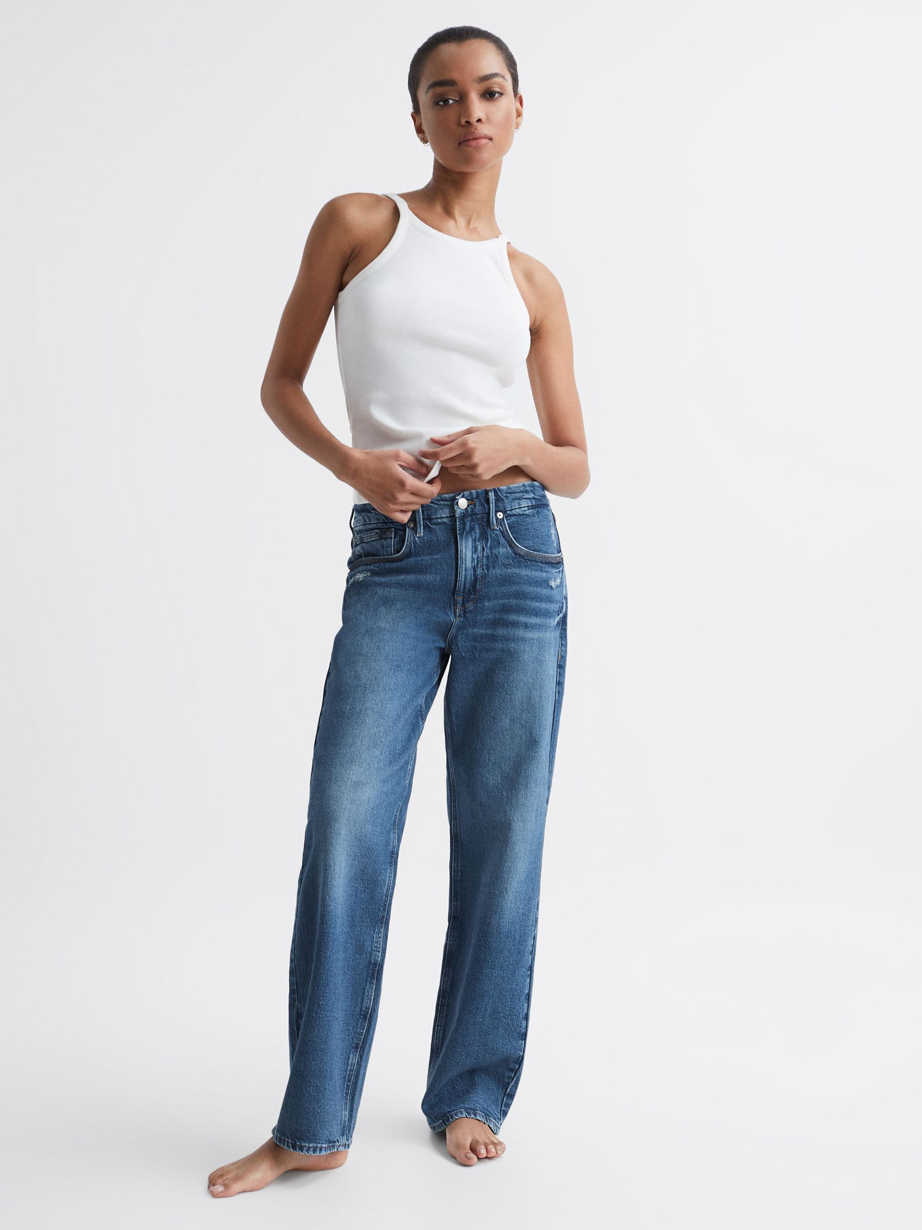 Good American 90s Fit Jeans in Mid Blue - Image 6 of 9