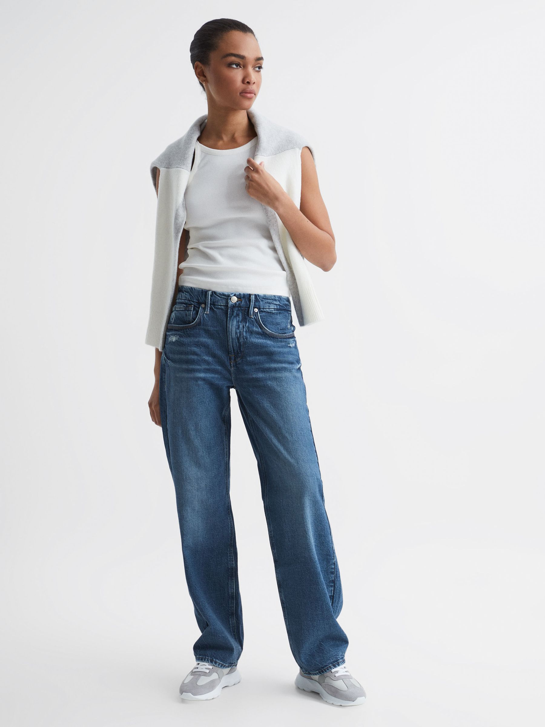 Good American 90s Fit Jeans in Mid Blue - Image 8 of 9
