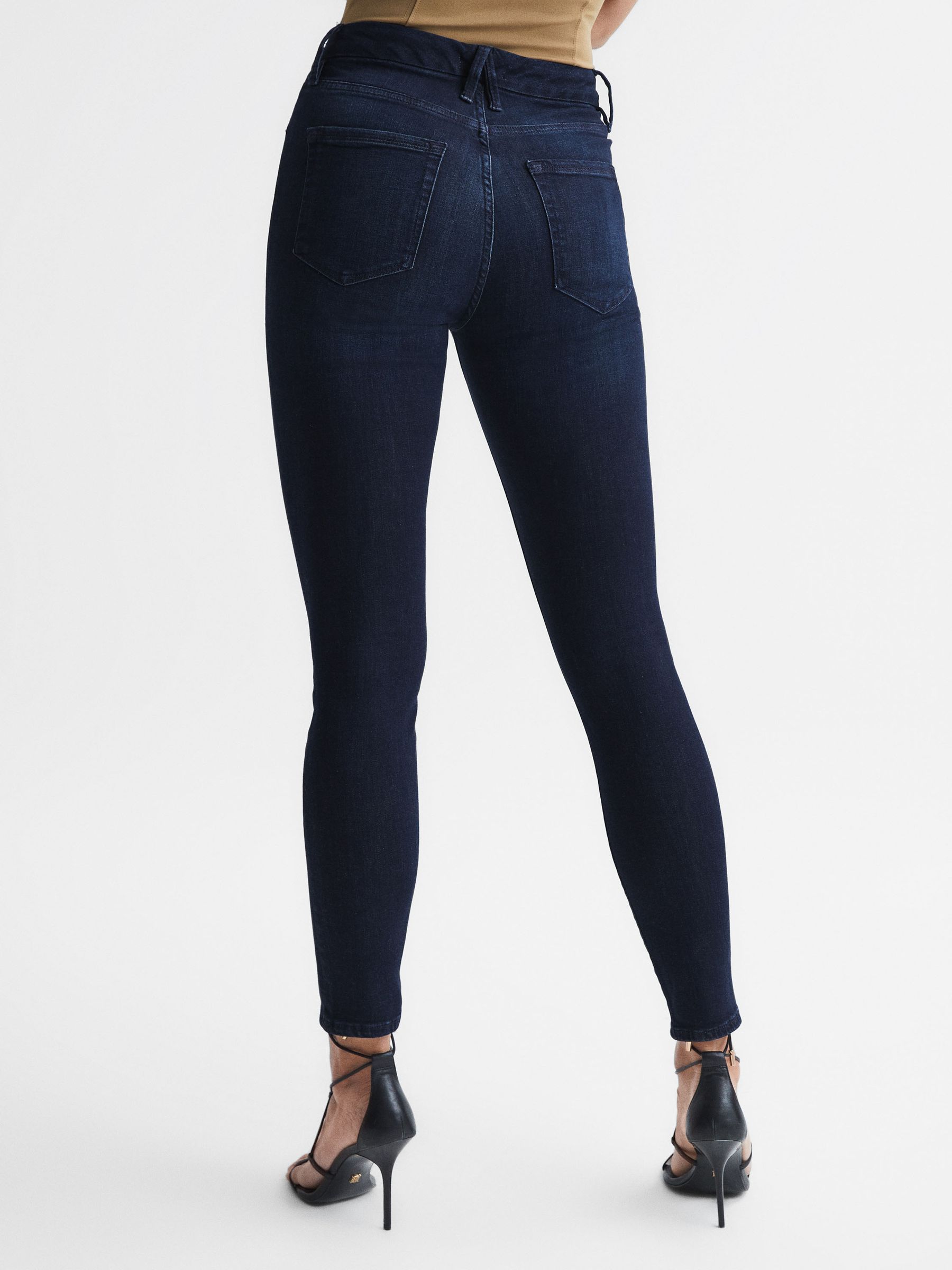 Good American Sculpting Skinny Jeans in Indigo - Image 5 of 7