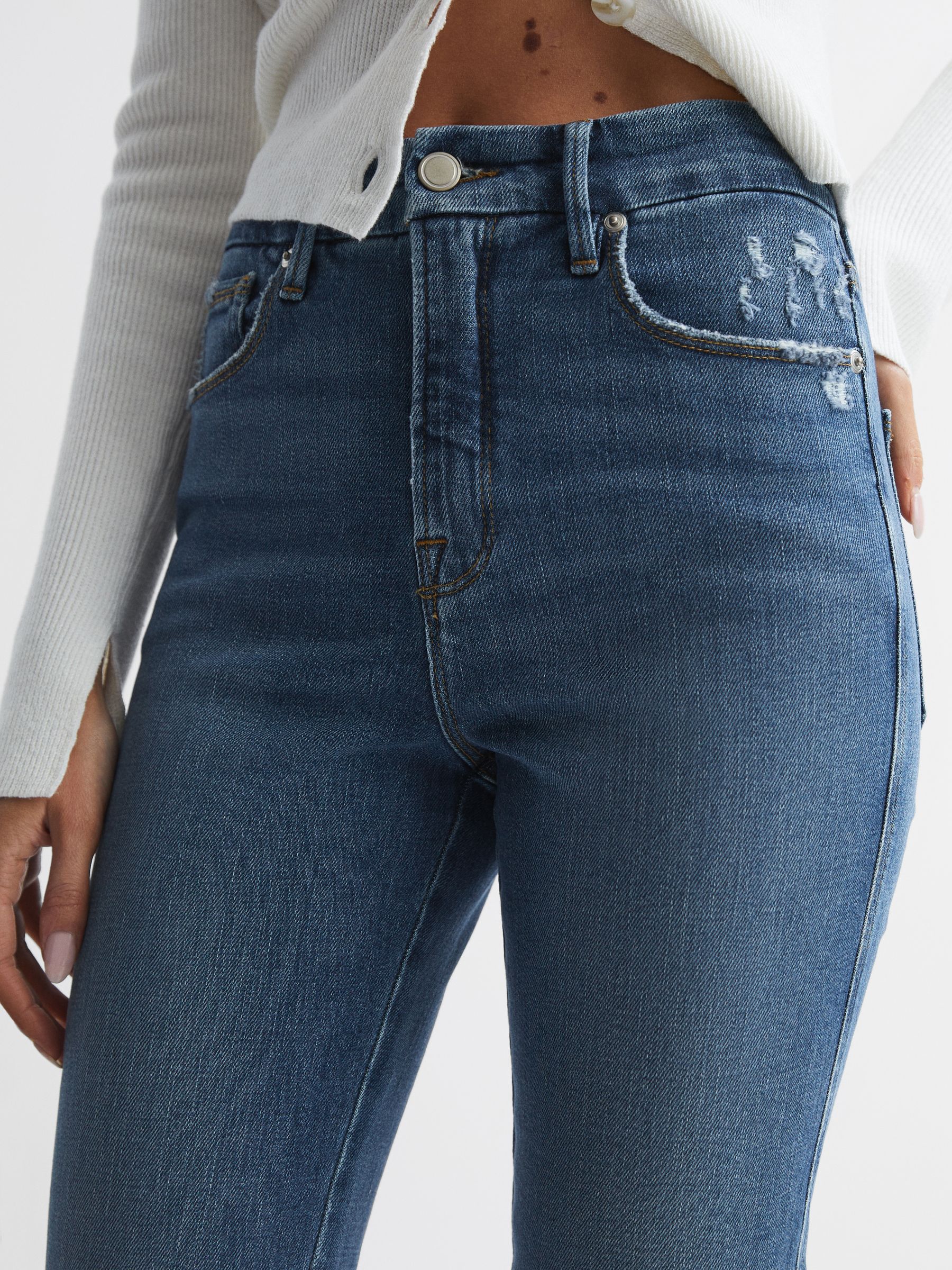 Good American Distressed Straight Leg Jeans in Mid Blue - Image 4 of 6