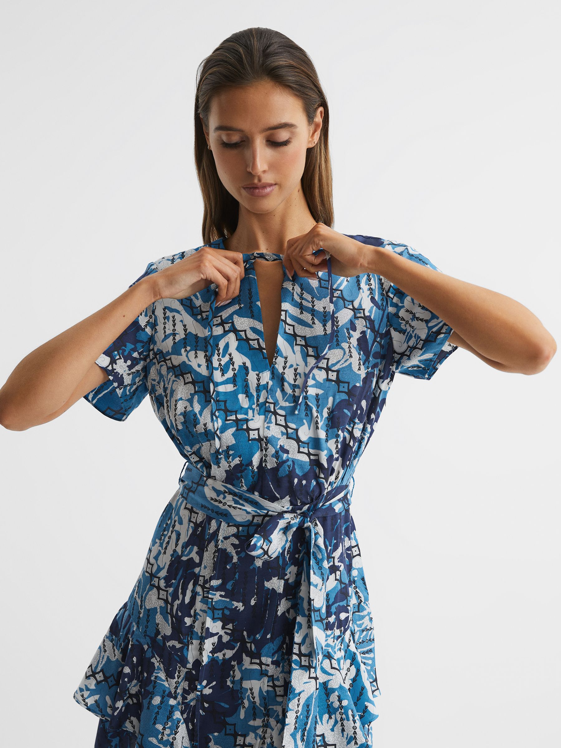 Ditsy Printed Mini Dress in Blue - Bild 6 von 7