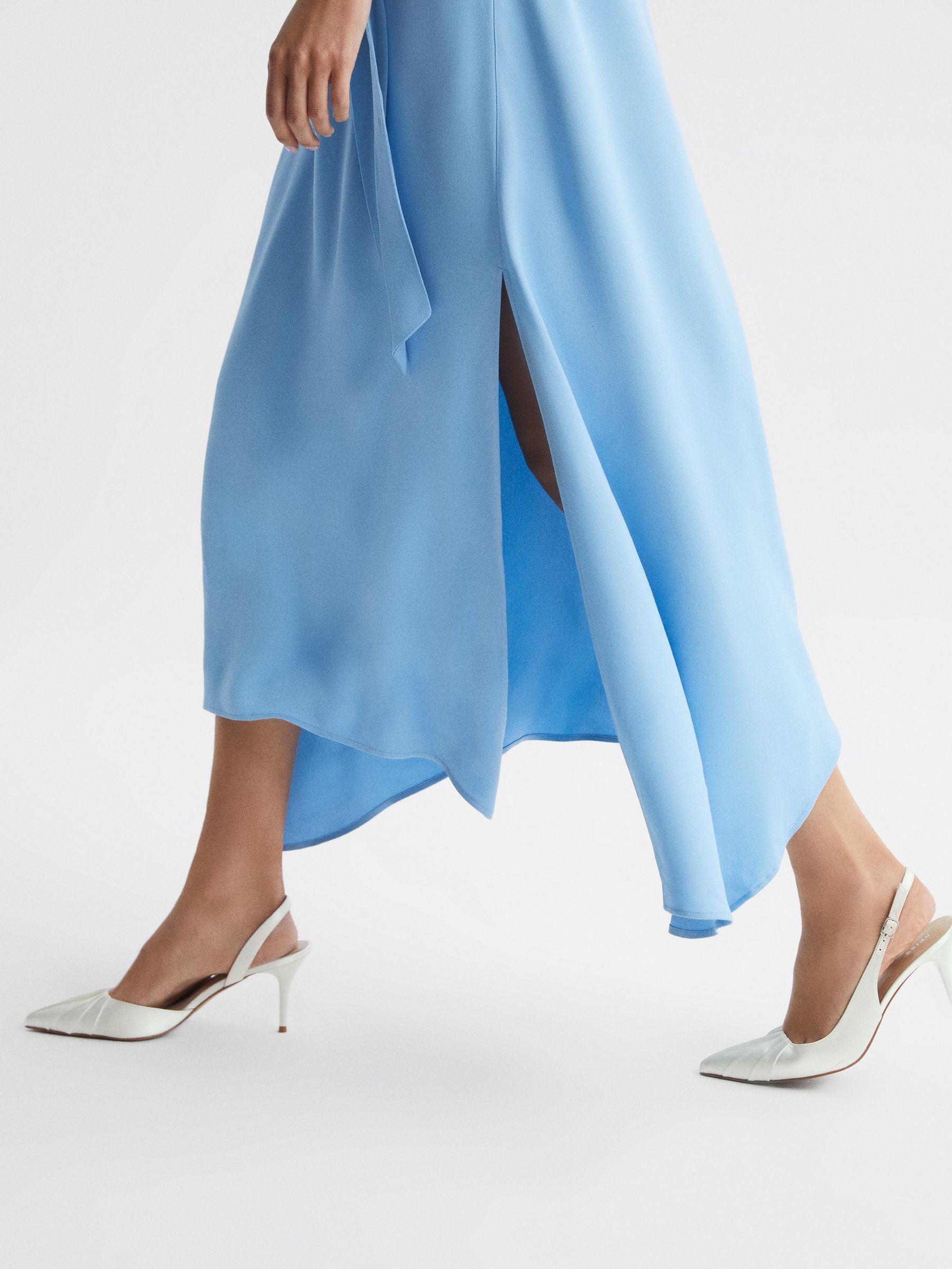 Pointed Court Shoes in Off White - Image 2 of 5