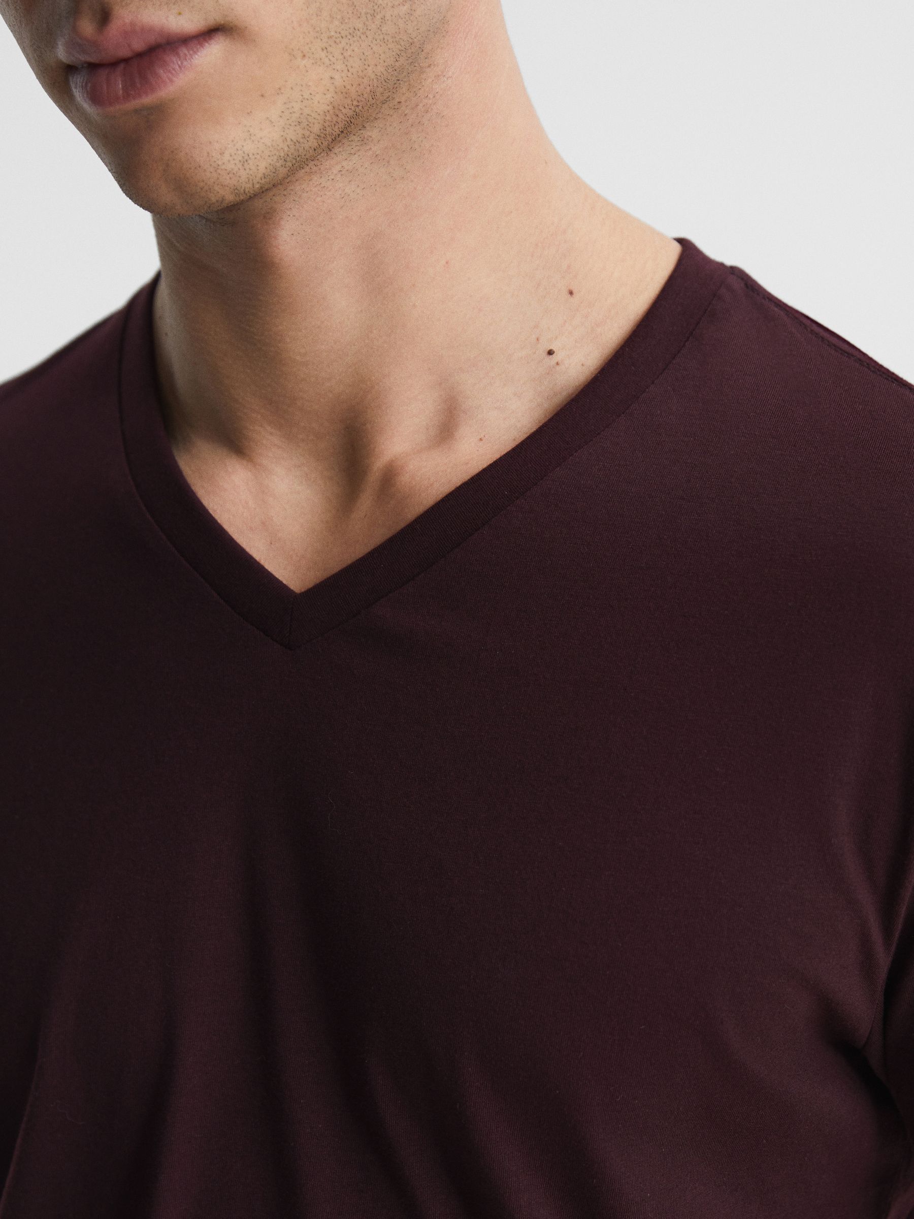 Cotton V-Neck T-Shirt in Bordeaux - Image 4 of 6