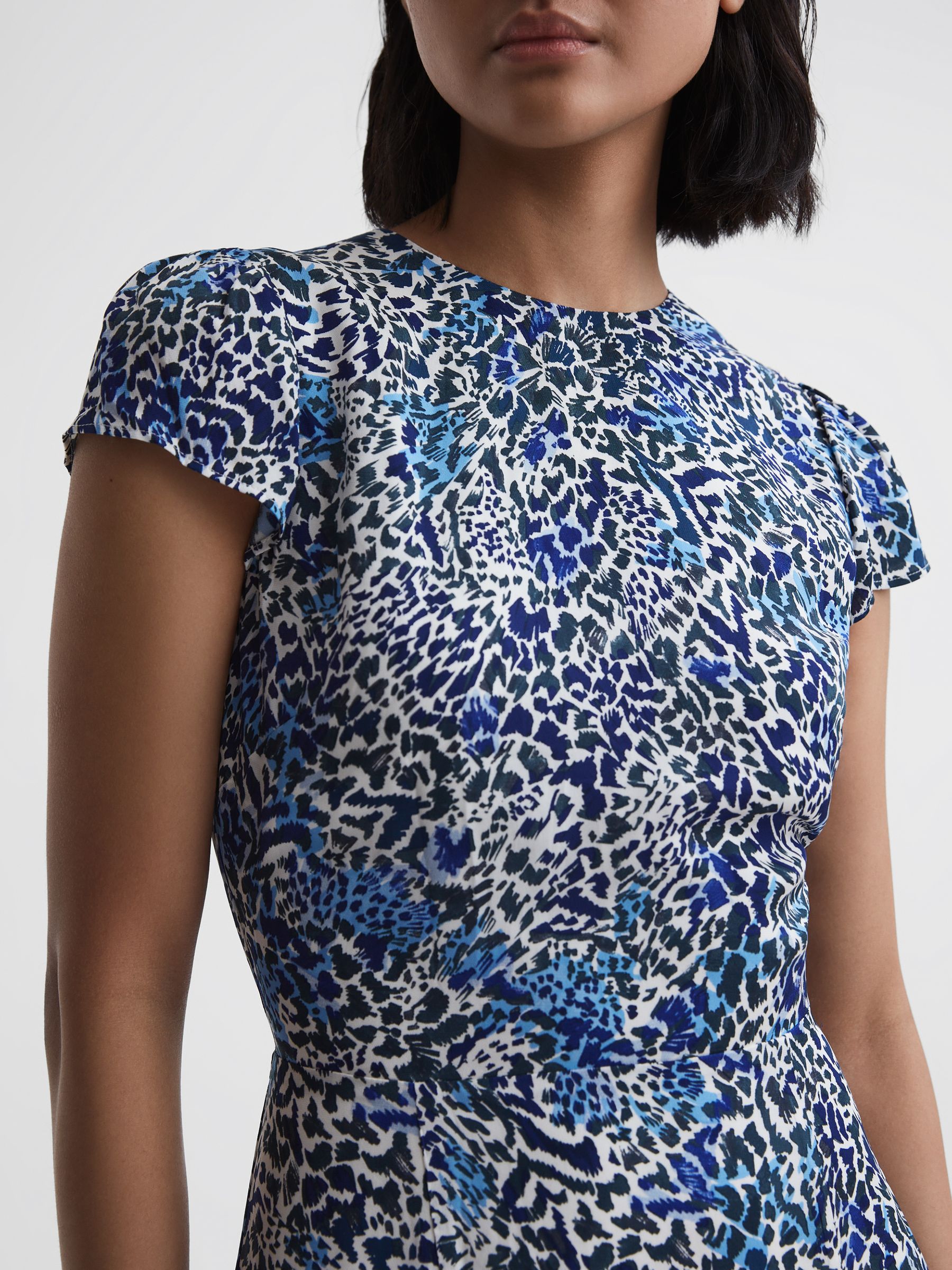 Printed Cut Out Back Midi Dress in Blue - Image 4 of 7