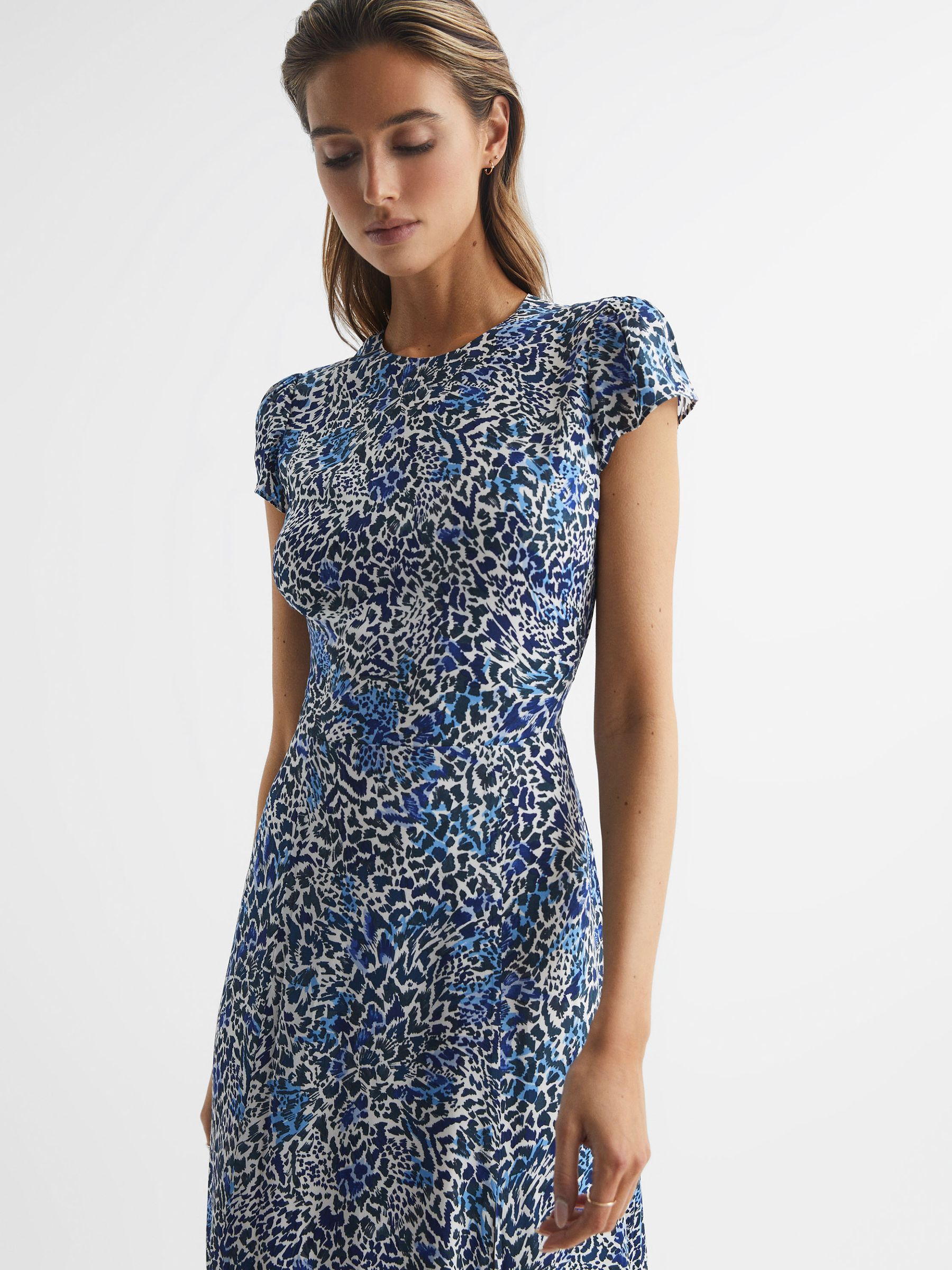 Printed Cut Out Back Midi Dress in Blue - Image 6 of 7