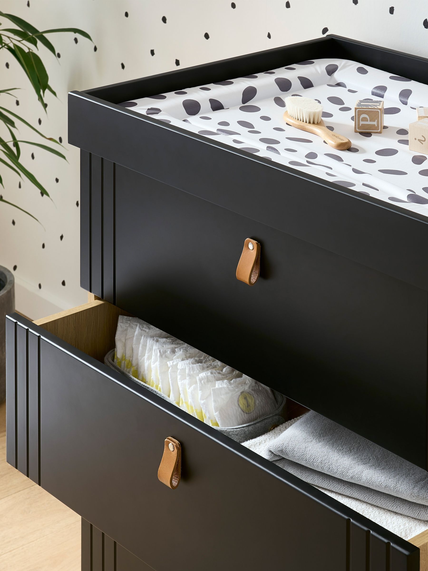 Cuddleco Black Rafi Dresser Changer in Oak and White - Image 3 of 5