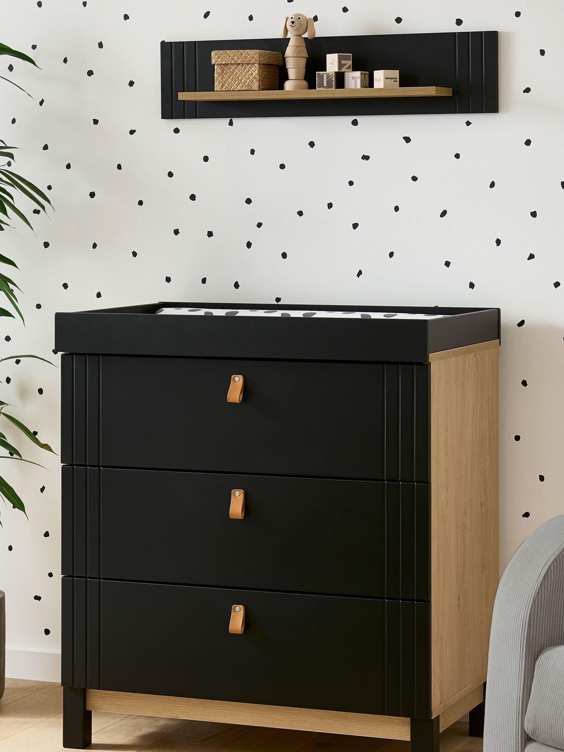 Cuddleco Rafi Oak and Black 2 Piece Nursery Furniture Set - Image 3 of 7