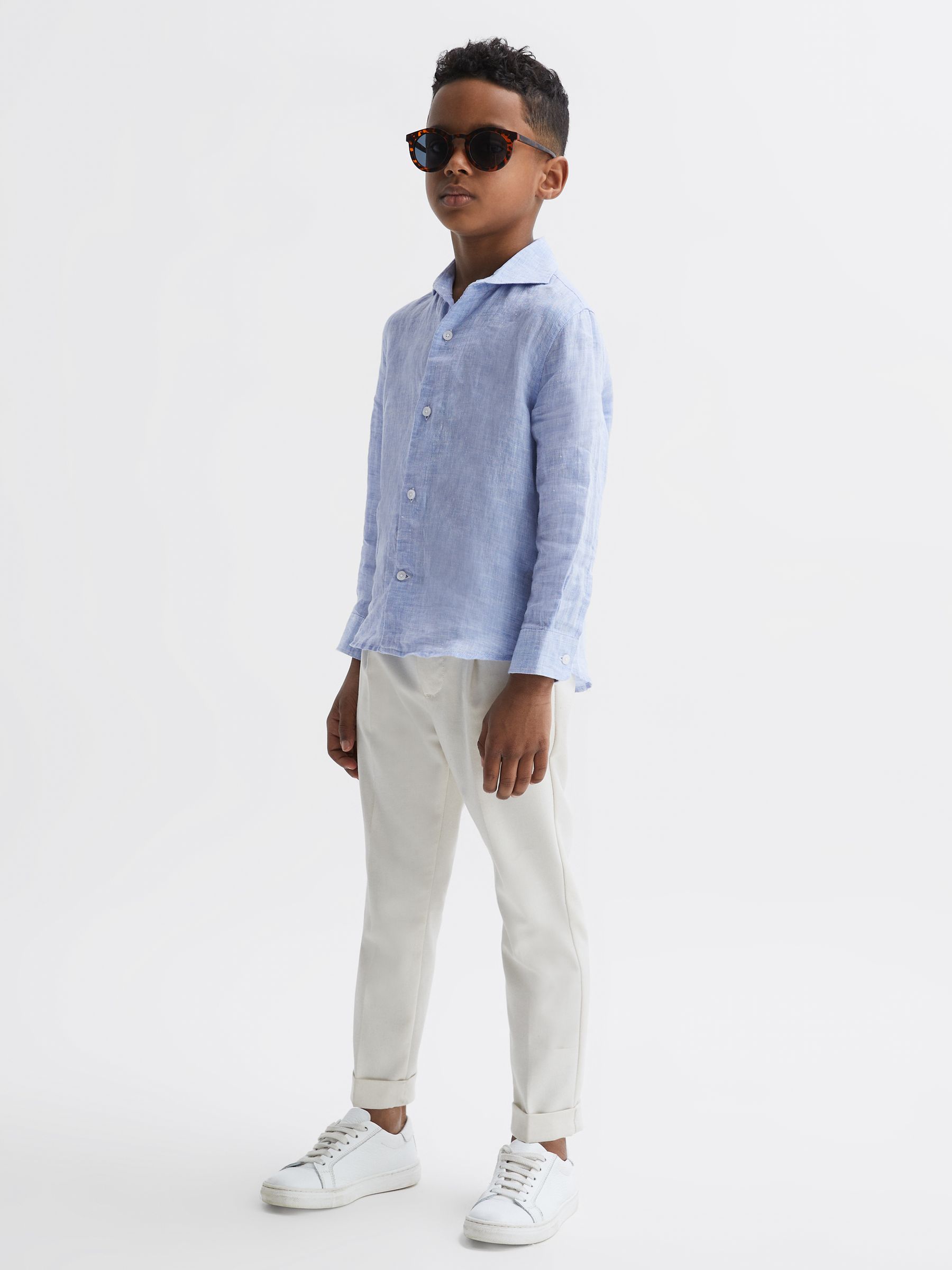 Junior Linen Cutaway Collar Shirt in Soft Blue - Image 3 of 7
