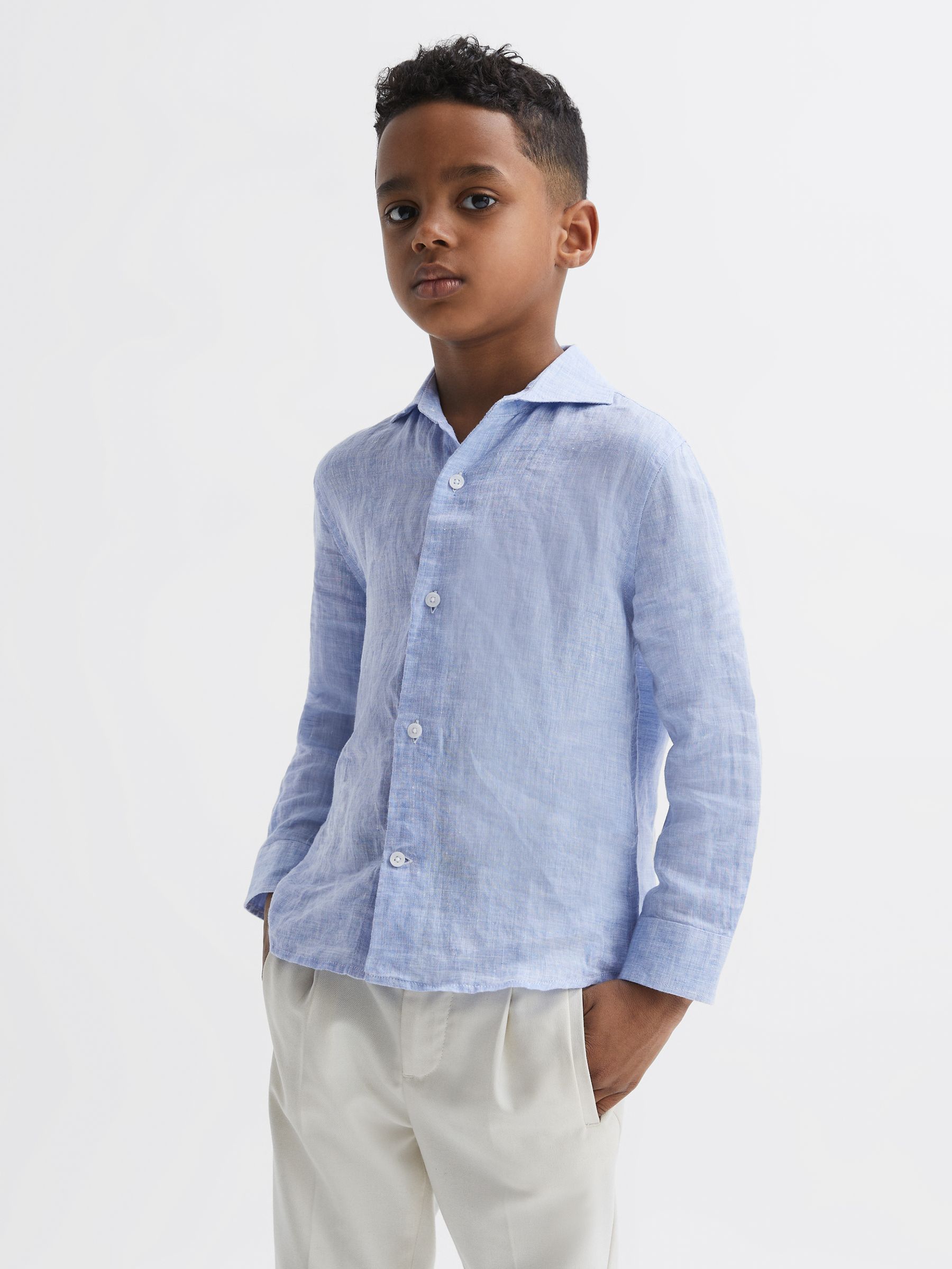 Linen Cutaway Collar Shirt in Soft Blue - Image 6 of 7