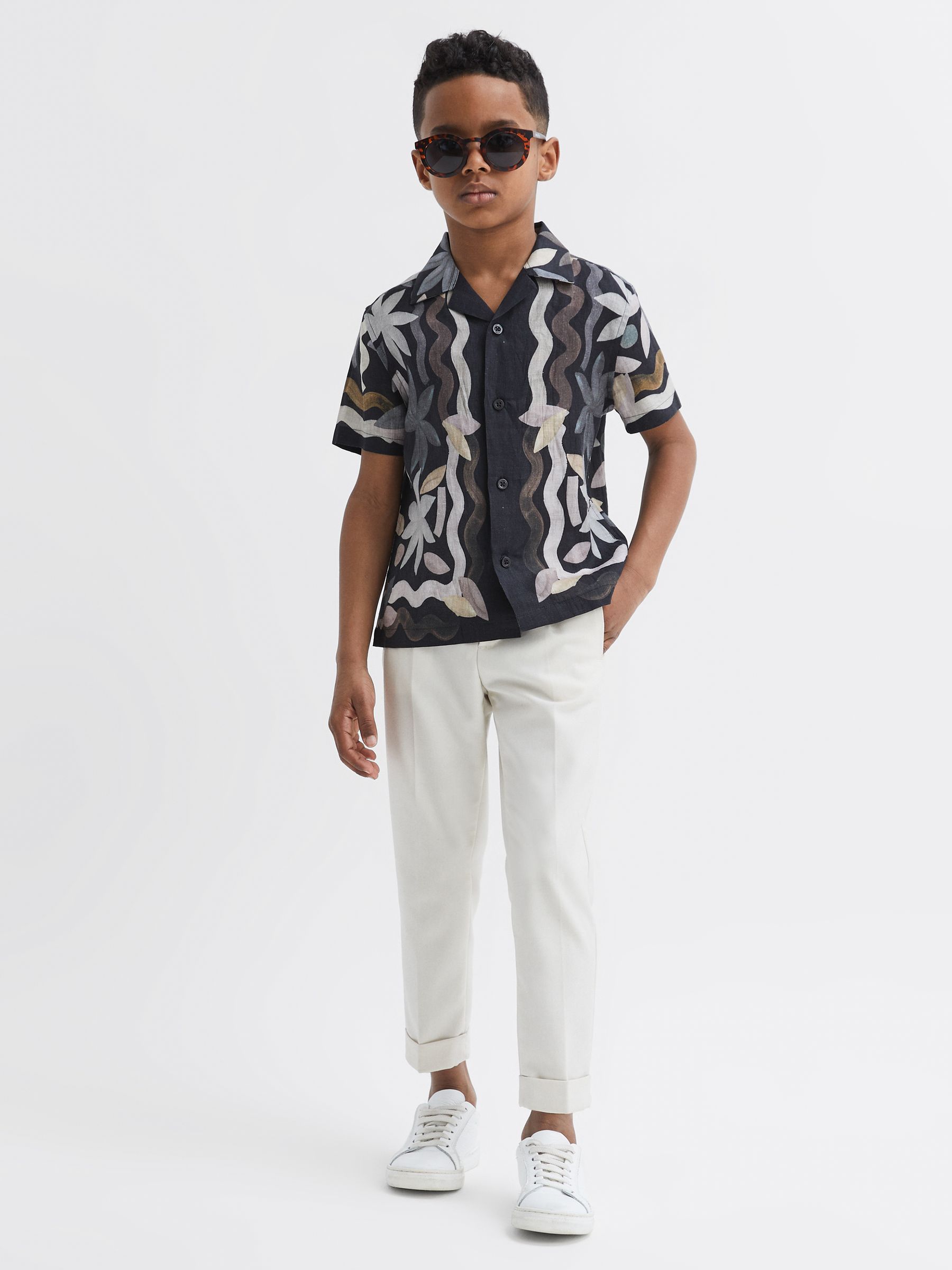 Junior Linen Floral Cuban Collar Shirt in Black - Image 3 of 6