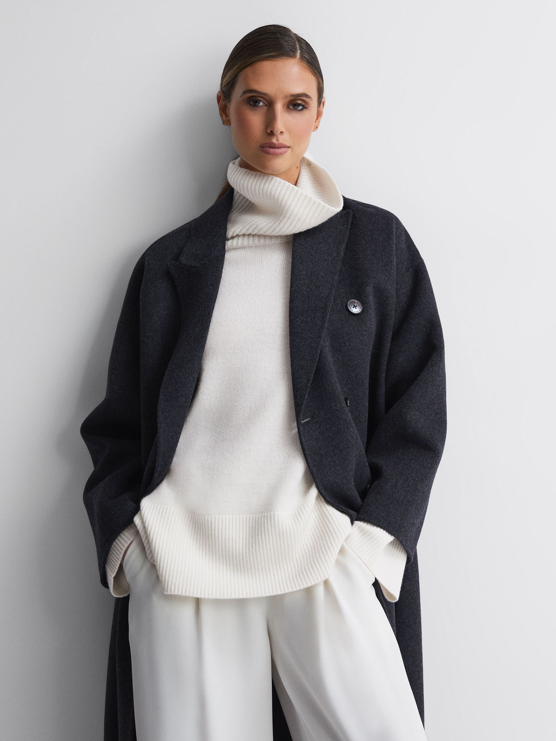 Relaxed Wool-Cashmere Blend Roll Neck Jumper in Cream - Image 3 of 6