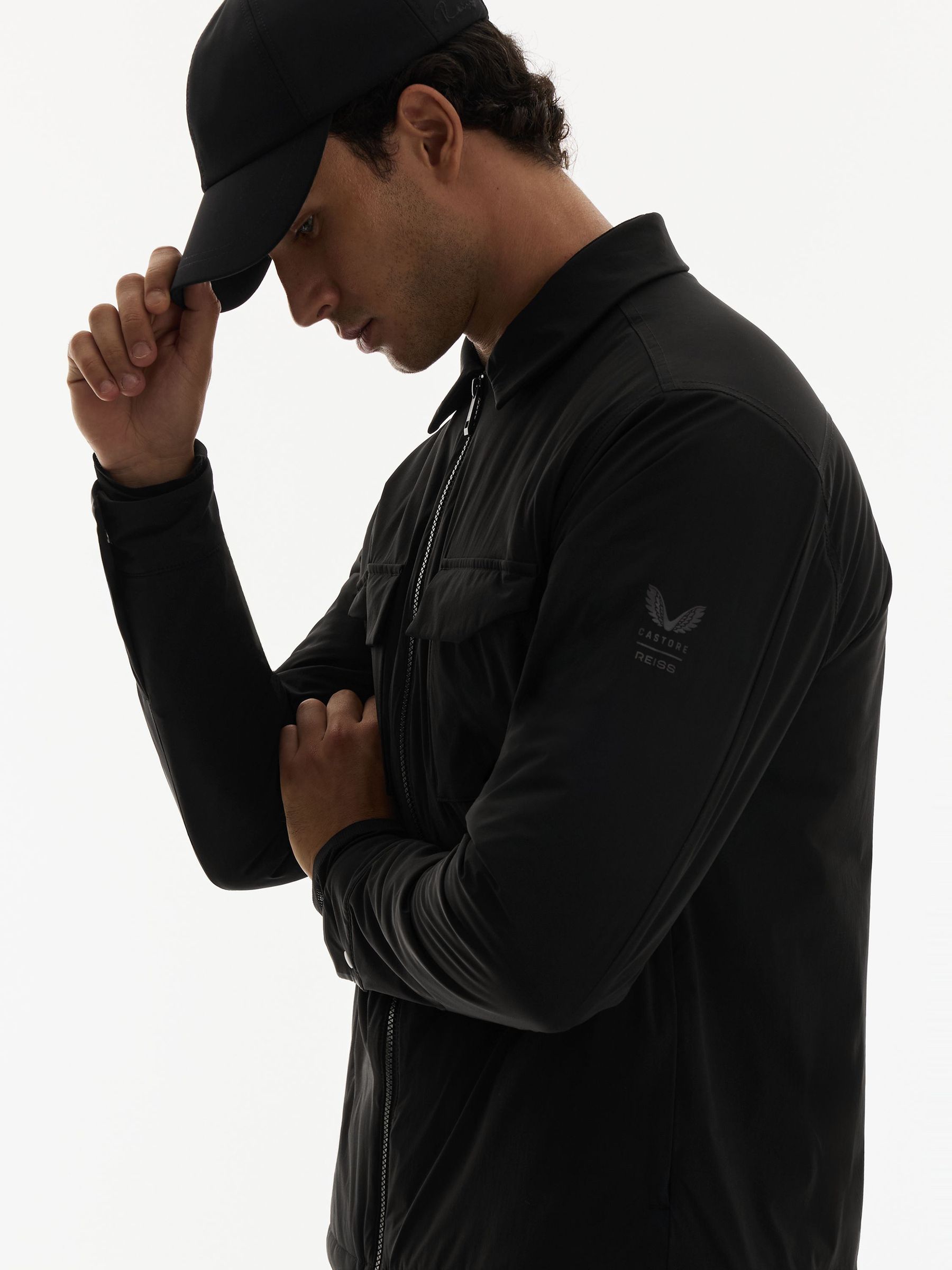 Reiss | Castore Insulated Twin-Pocket Jacket in Black - Image 1 de 9 Reiss | Castore Insulated Twin-Pocket Jacket in Black - Image 1 de 9