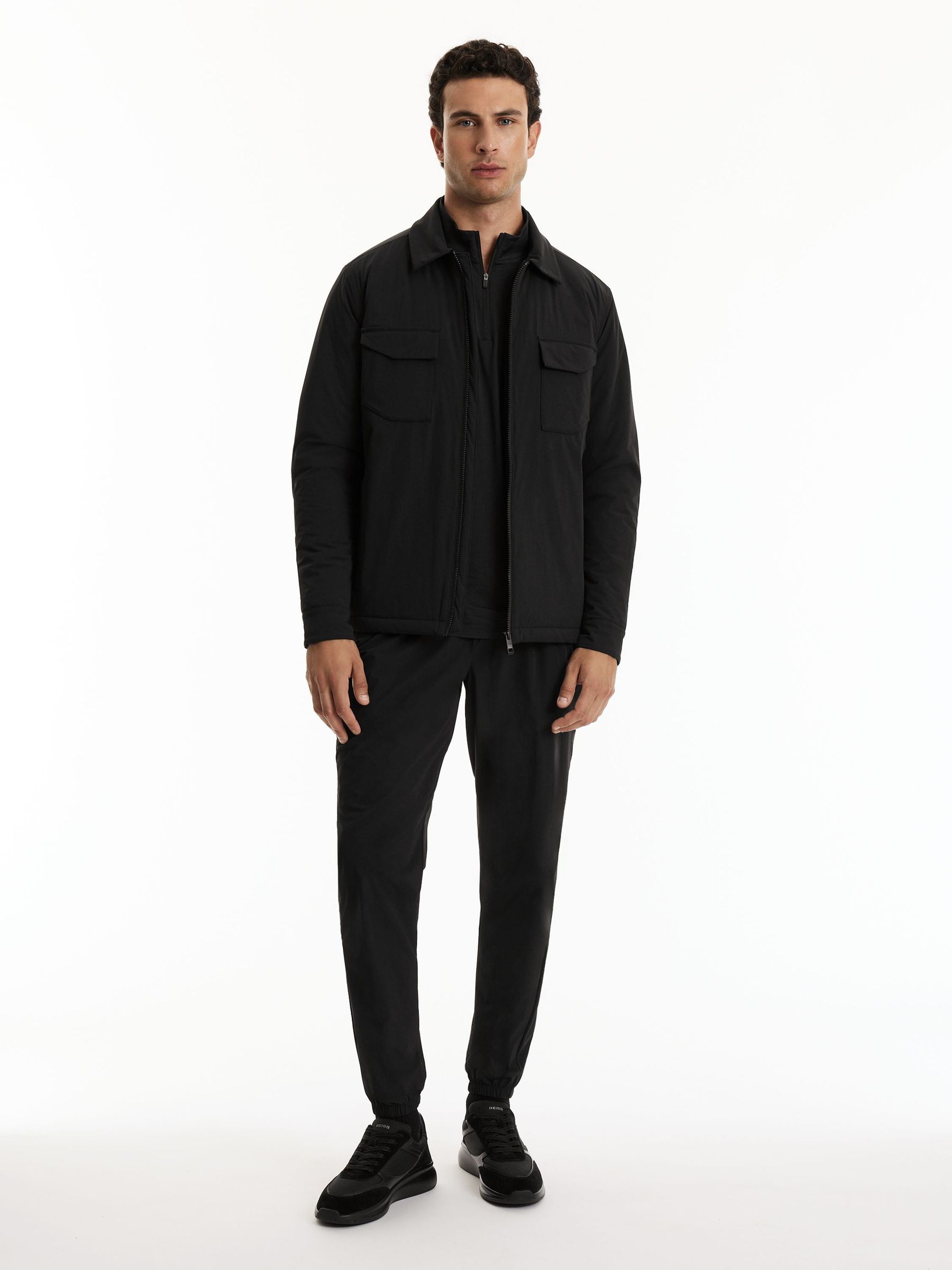 Reiss | Castore Insulated Twin-Pocket Jacket in Black - Image 3 de 9
