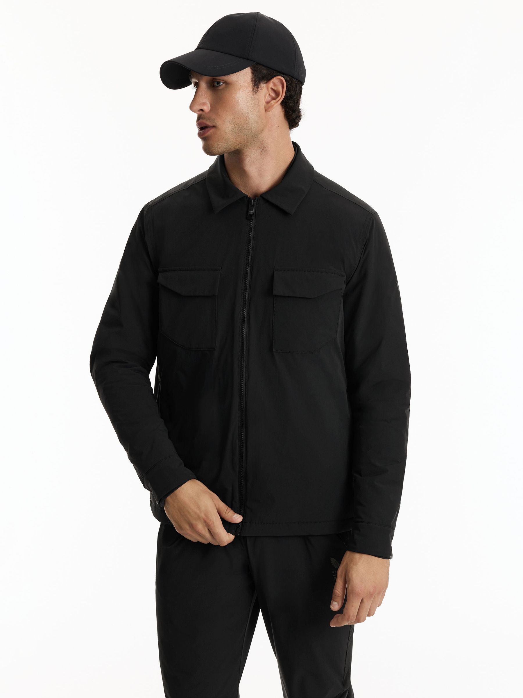 Reiss | Castore Insulated Twin-Pocket Jacket in Black - Image 4 de 9